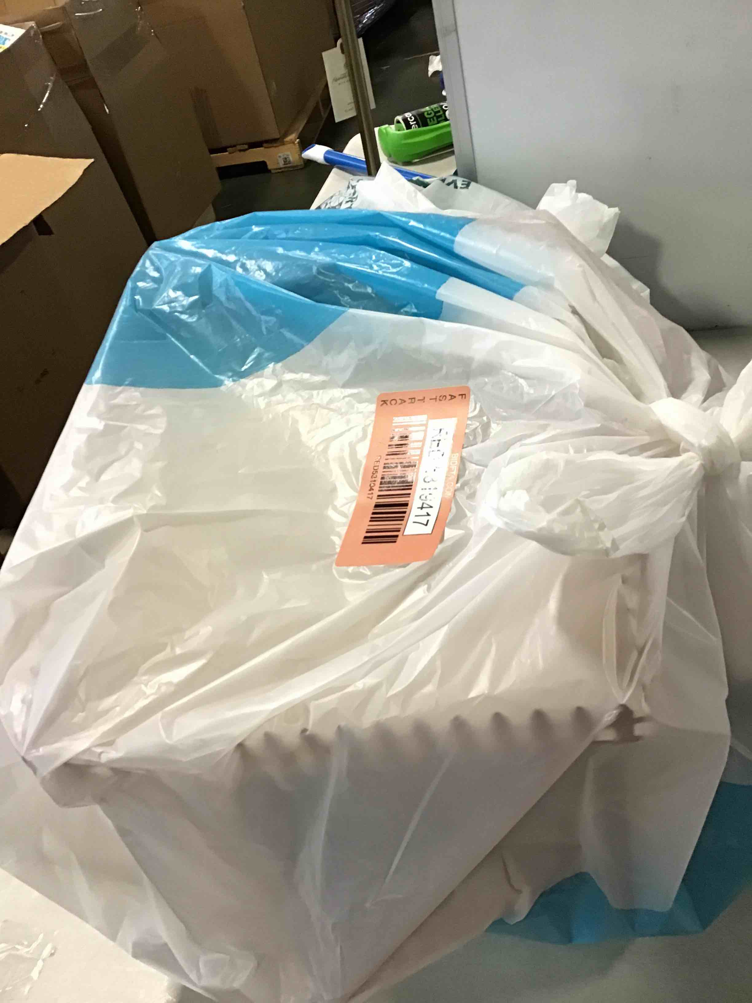 https://s3.amazonaws.com/lotting-images-prod/bidfta/RED5319417_1703623141268.jpeg