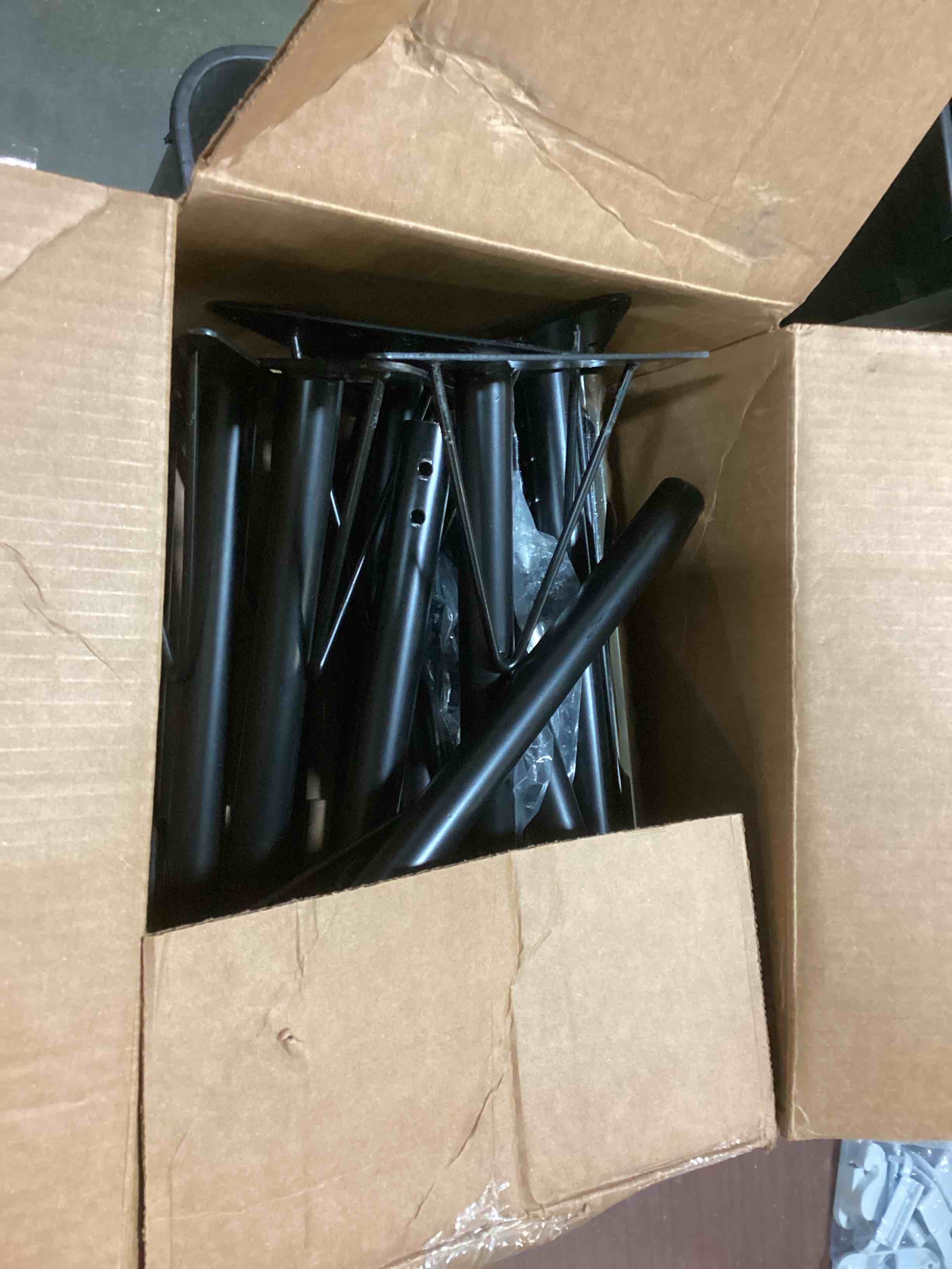 https://s3.amazonaws.com/lotting-images-prod/bidfta/RED5319582_1702993190055.jpeg