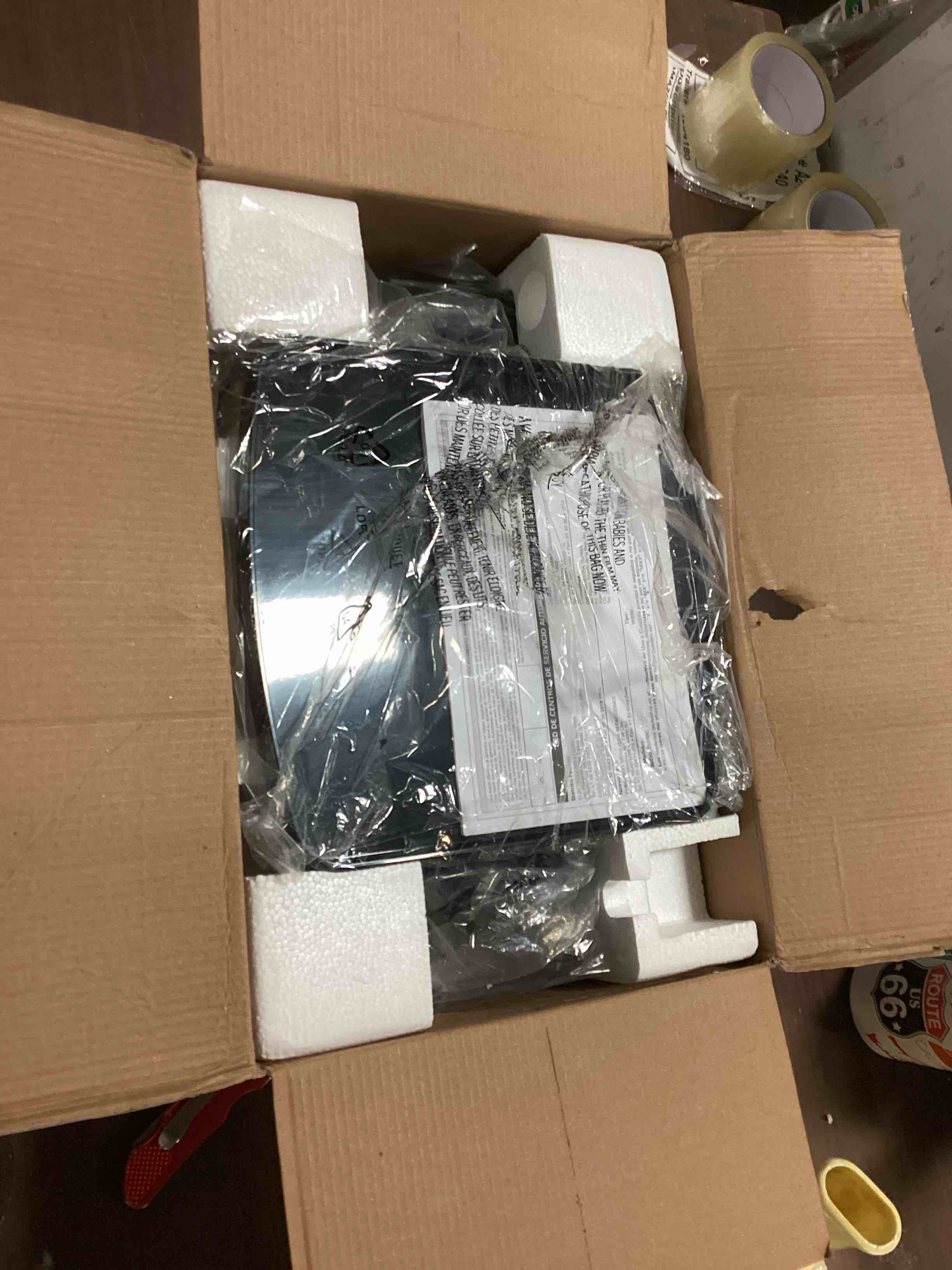 https://s3.amazonaws.com/lotting-images-prod/bidfta/RED5319608_1702996368667.jpeg