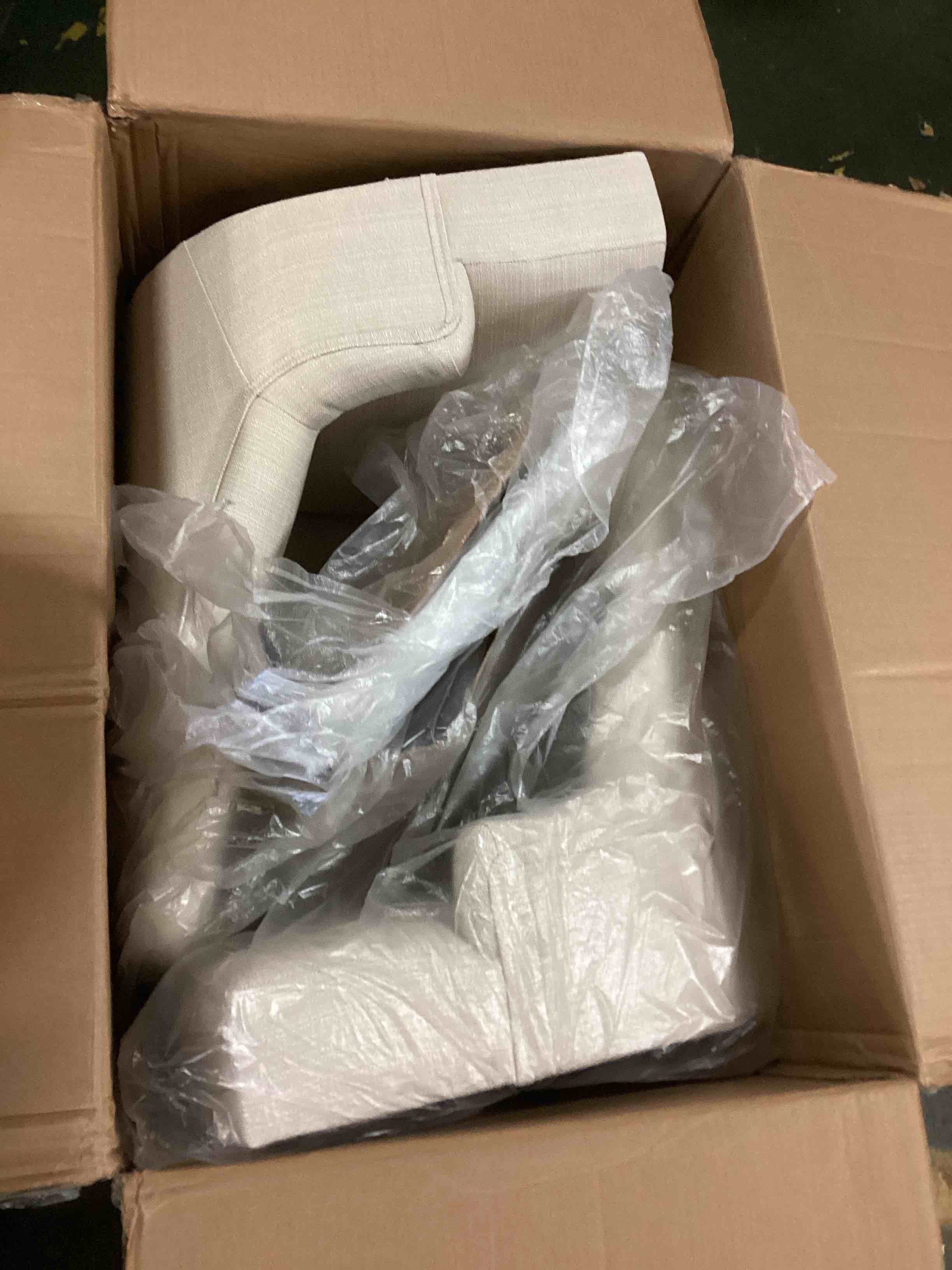 https://s3.amazonaws.com/lotting-images-prod/bidfta/RED5319868_1703086734429.jpeg