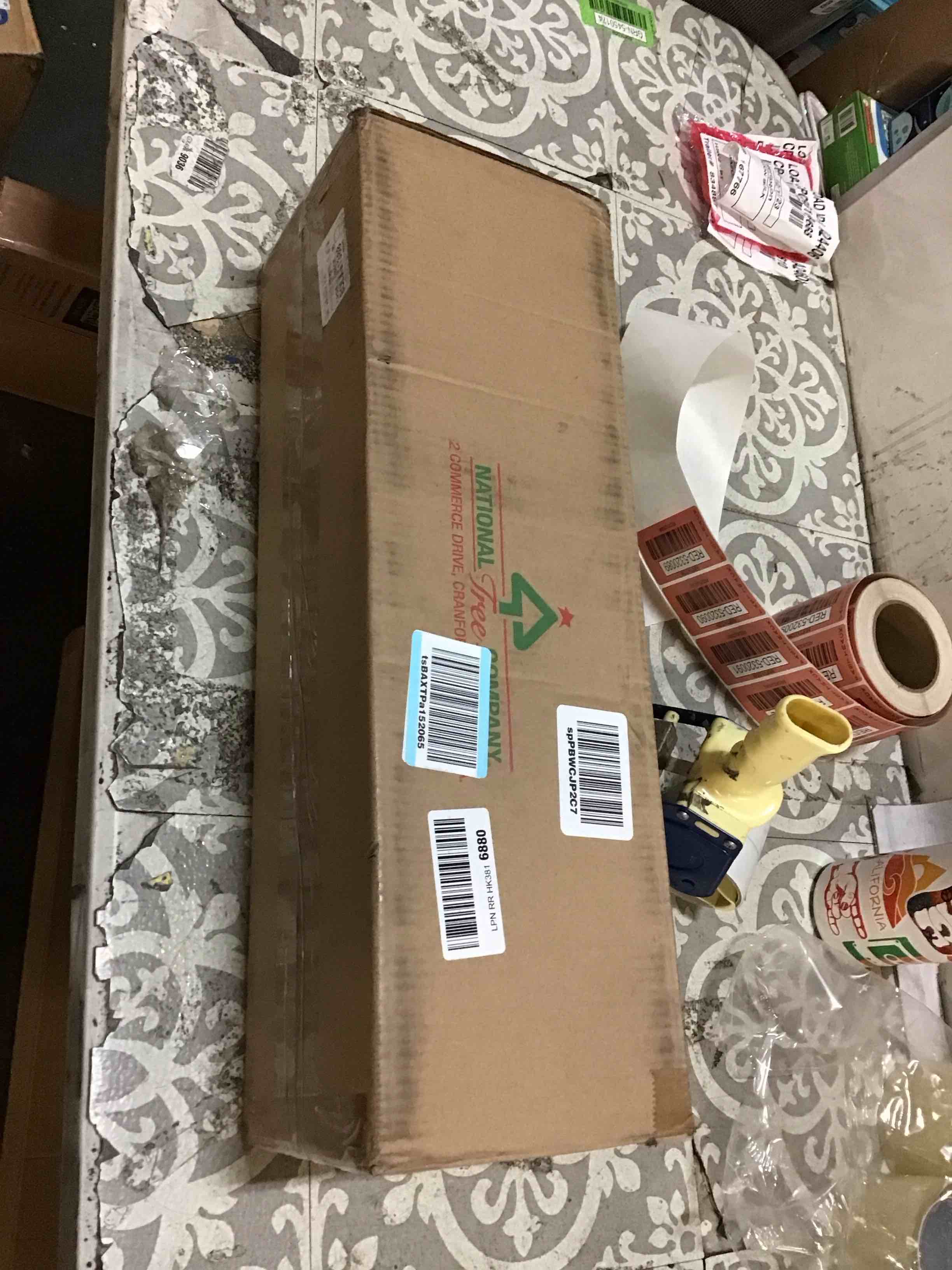 https://s3.amazonaws.com/lotting-images-prod/bidfta/RED5320087_1703172954521.jpeg