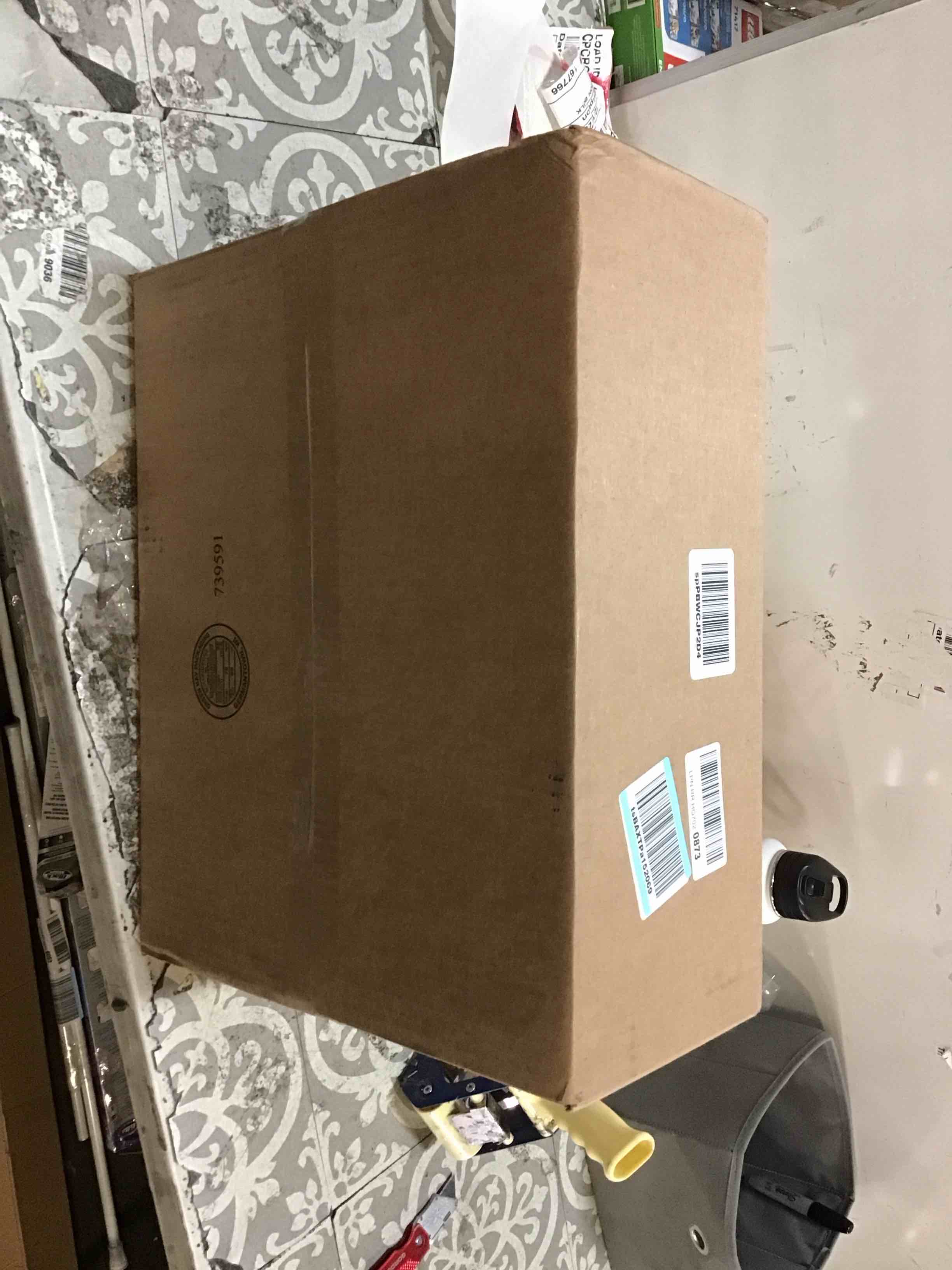 https://s3.amazonaws.com/lotting-images-prod/bidfta/RED5320137_1703177298149.jpeg