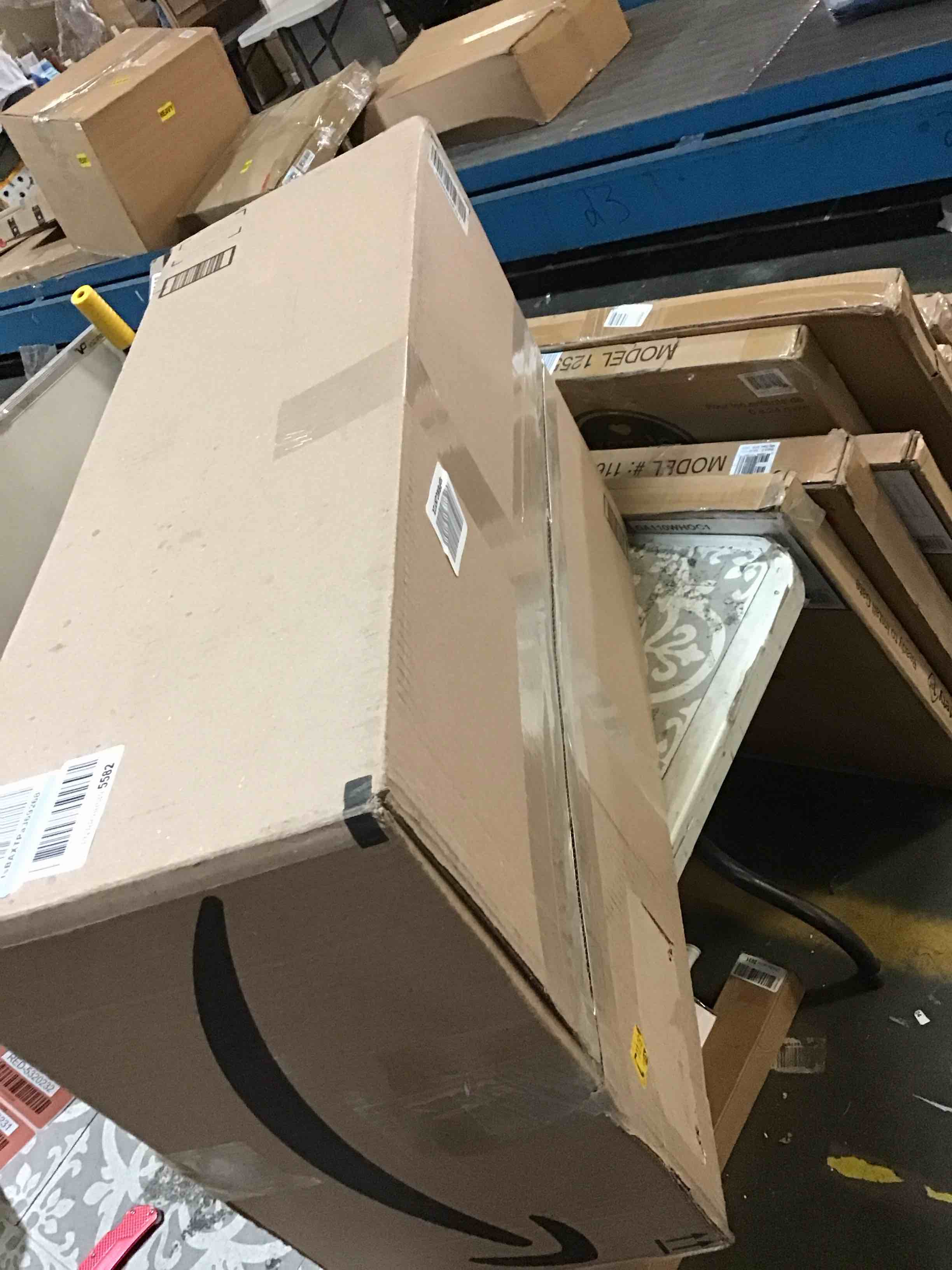 https://s3.amazonaws.com/lotting-images-prod/bidfta/RED5320229_1703188262550.jpeg