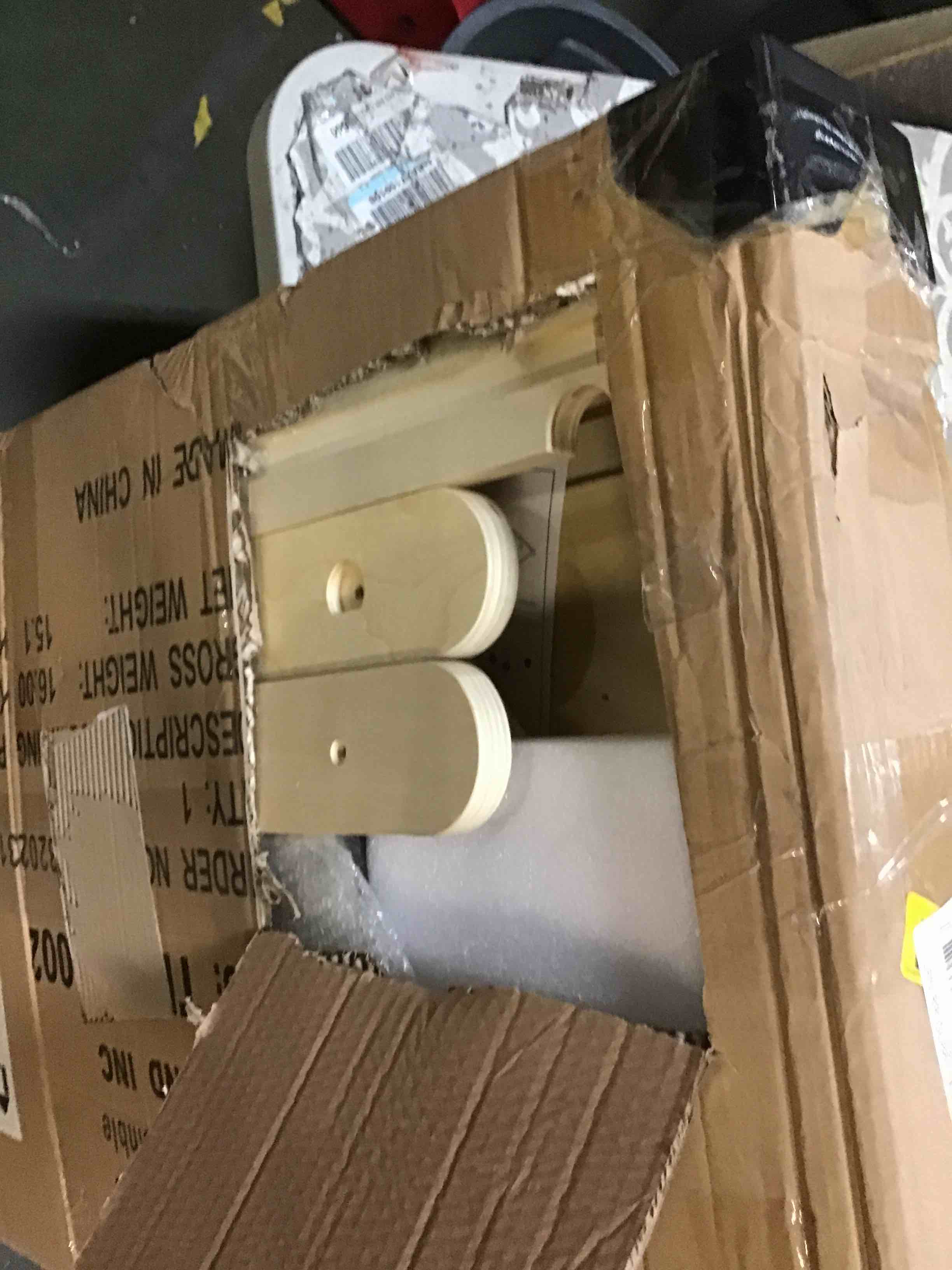 https://s3.amazonaws.com/lotting-images-prod/bidfta/RED5320259_1703192278765.jpeg