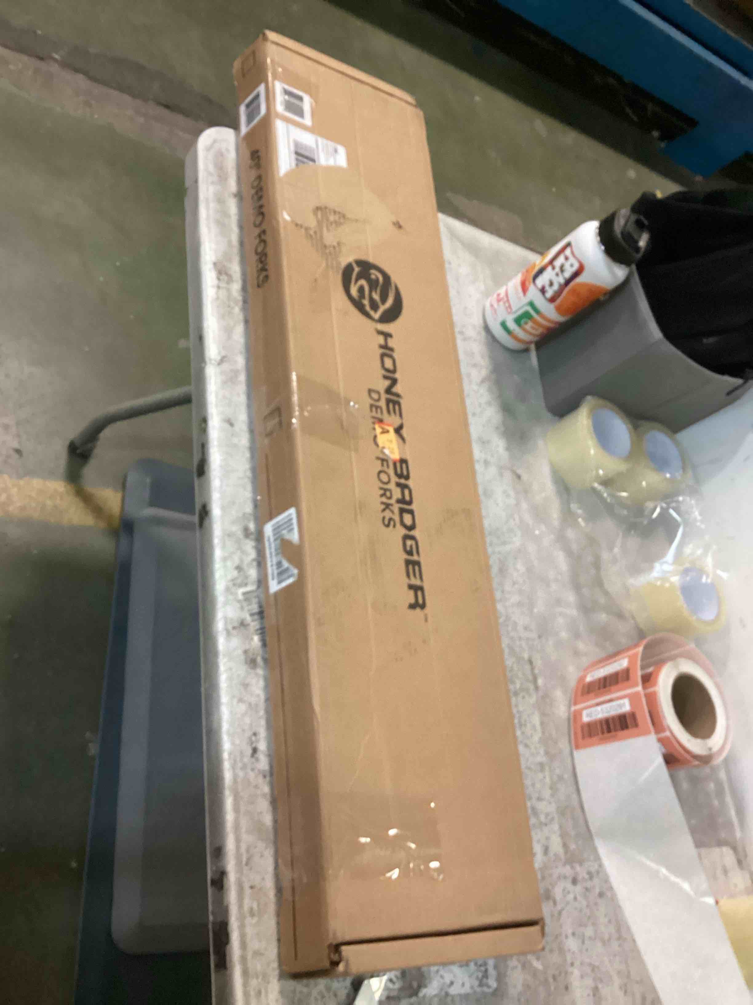 https://s3.amazonaws.com/lotting-images-prod/bidfta/RED5320291_1703249040178.jpeg
