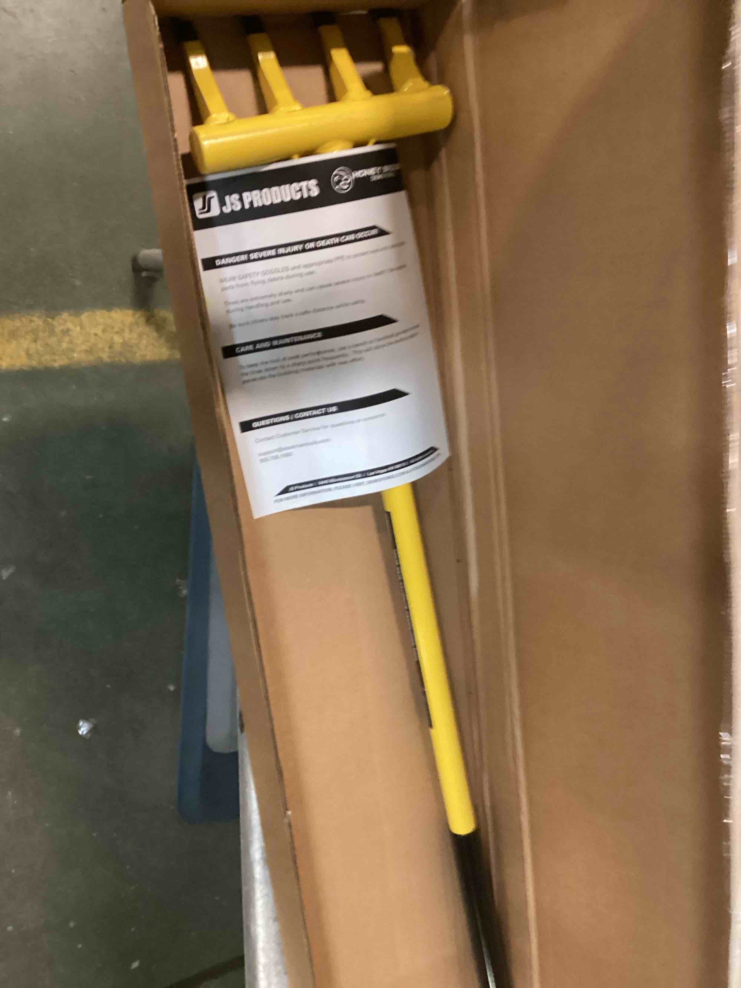 https://s3.amazonaws.com/lotting-images-prod/bidfta/RED5320291_1703249061778.jpeg