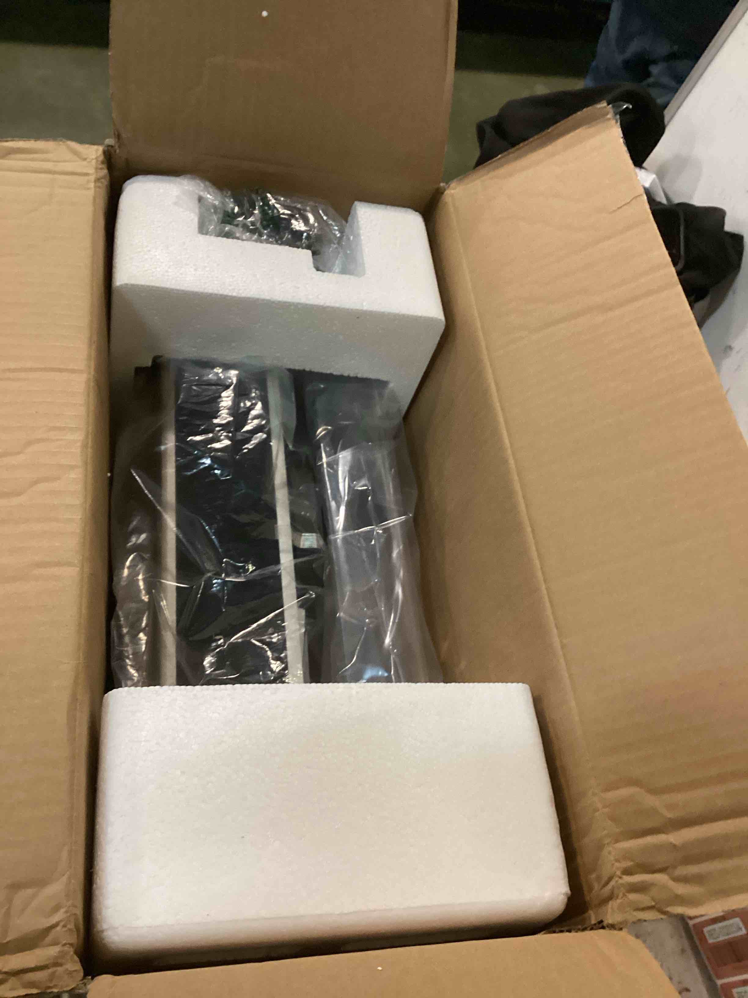 https://s3.amazonaws.com/lotting-images-prod/bidfta/RED5320330_1703253552237.jpeg