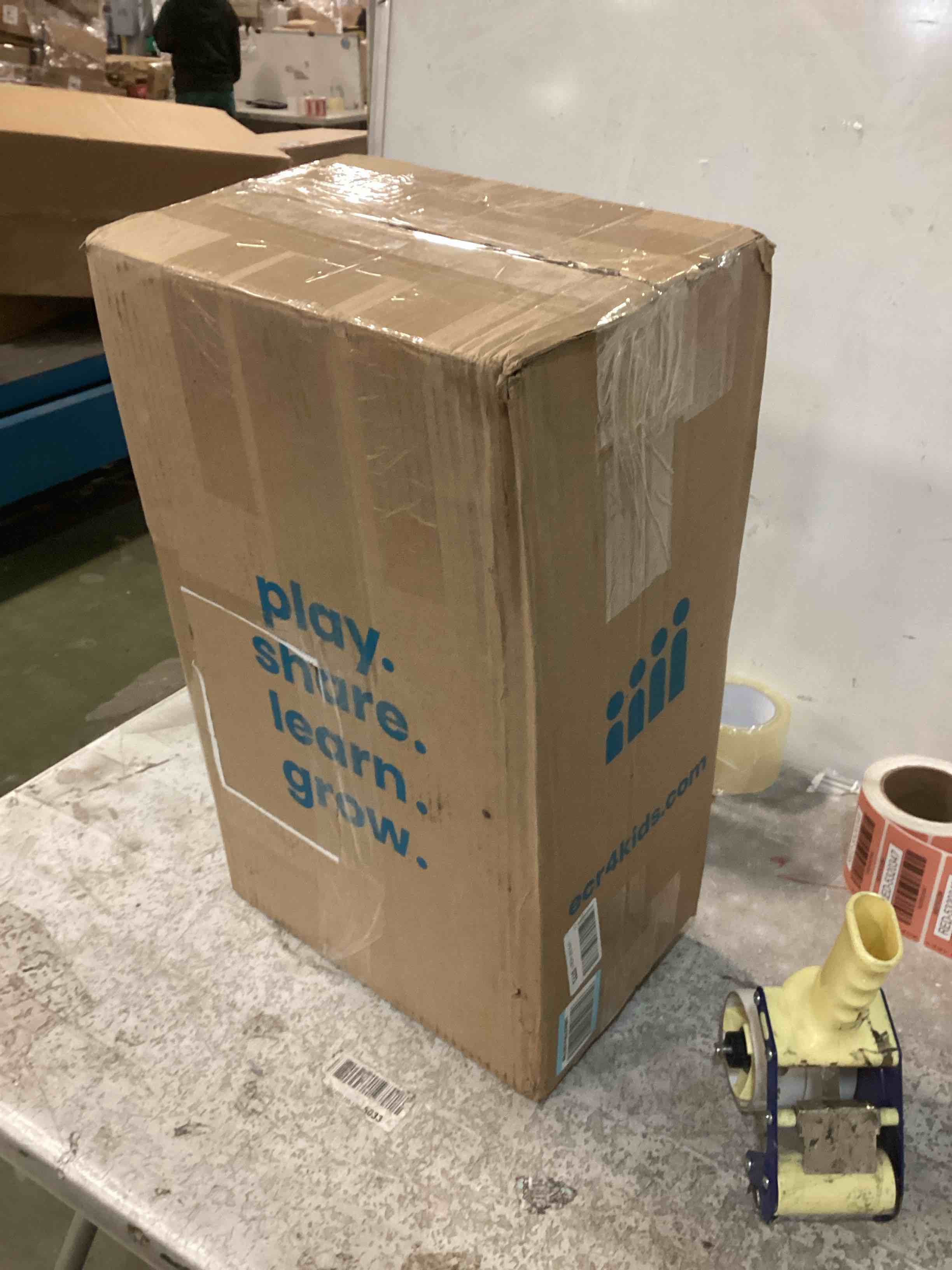 https://s3.amazonaws.com/lotting-images-prod/bidfta/RED5320341_1703254441621.jpeg