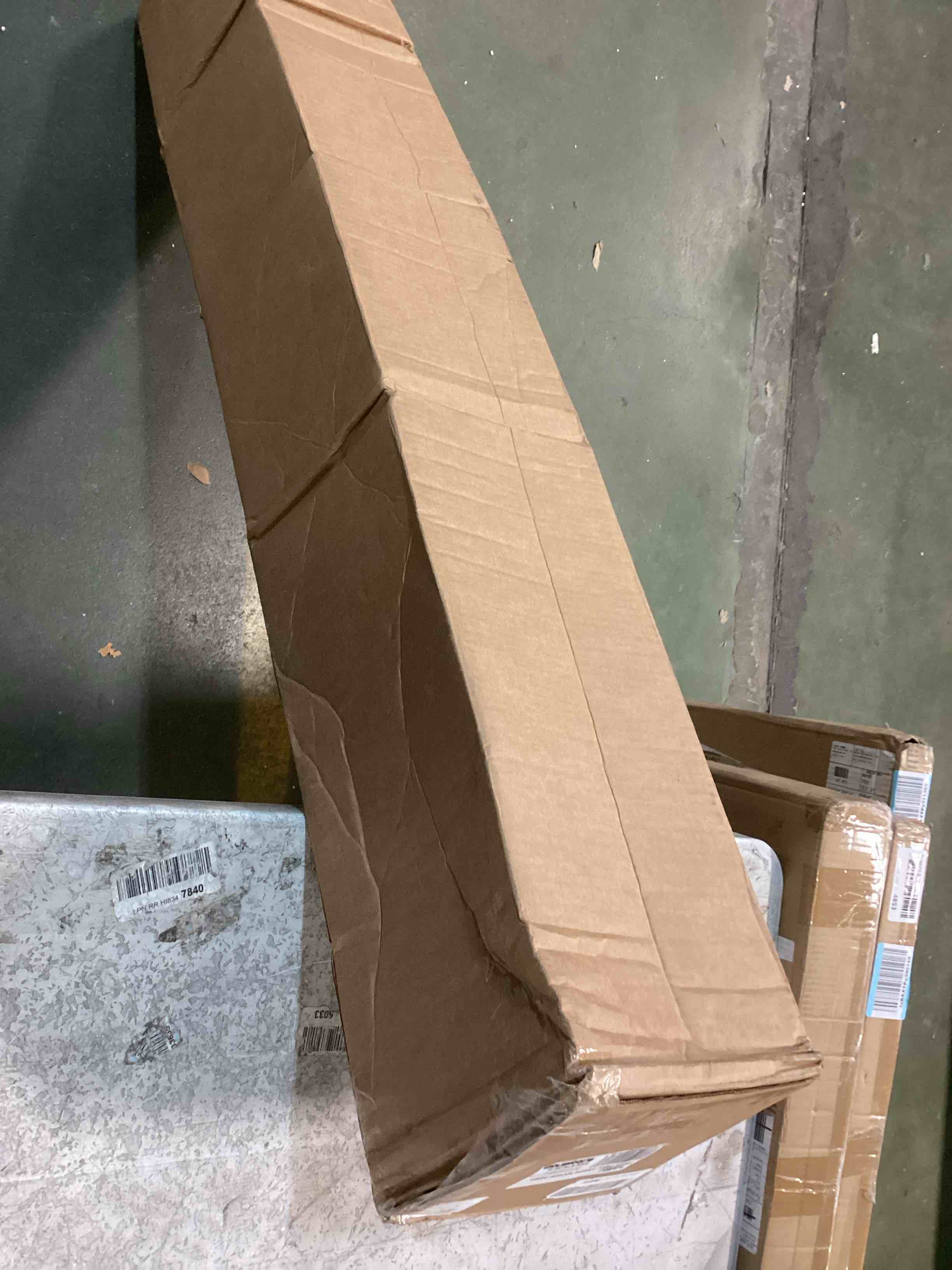 https://s3.amazonaws.com/lotting-images-prod/bidfta/RED5320493_1703276636461.jpeg