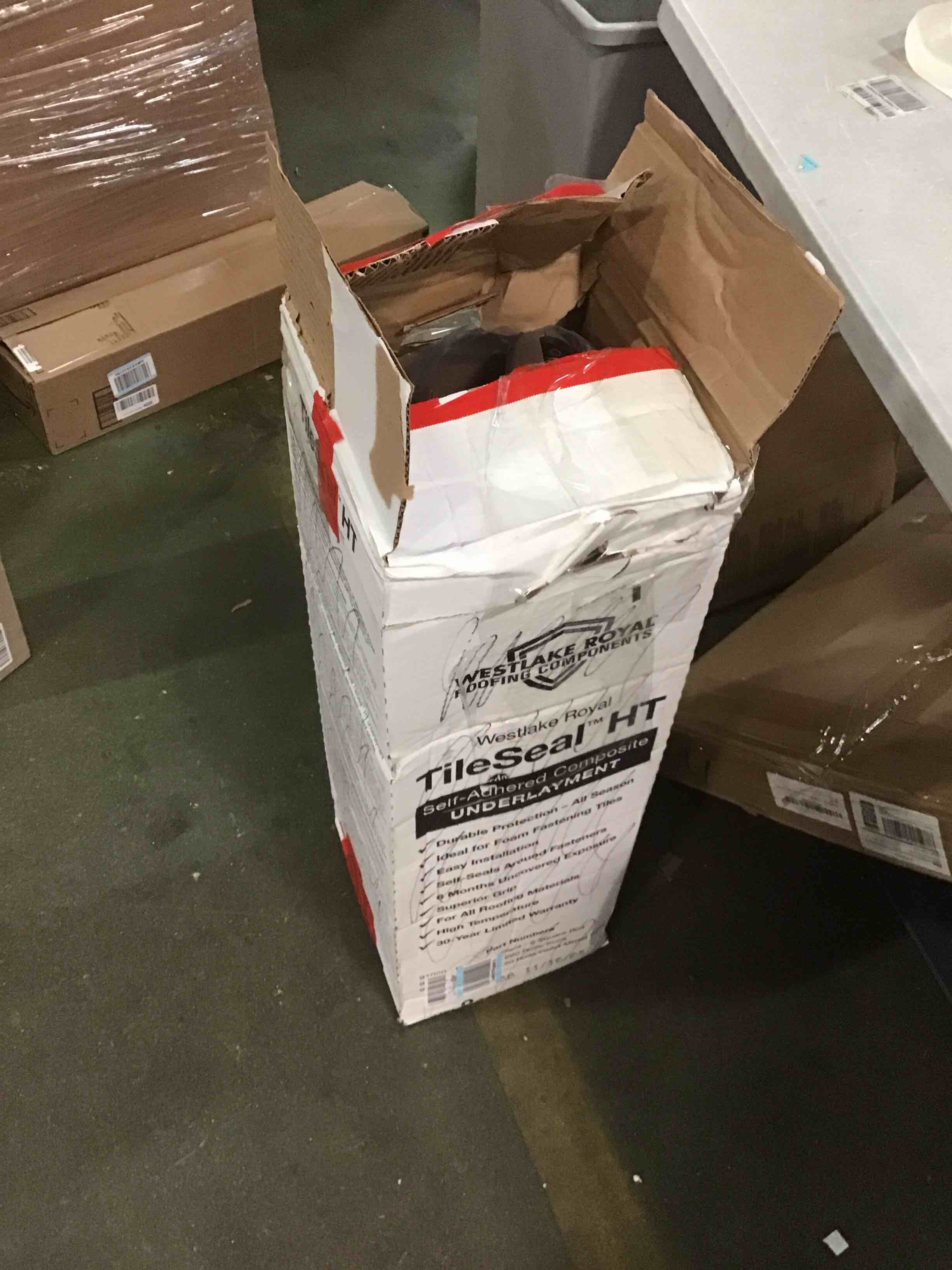 https://s3.amazonaws.com/lotting-images-prod/bidfta/RED5320632_1703350477392.jpeg