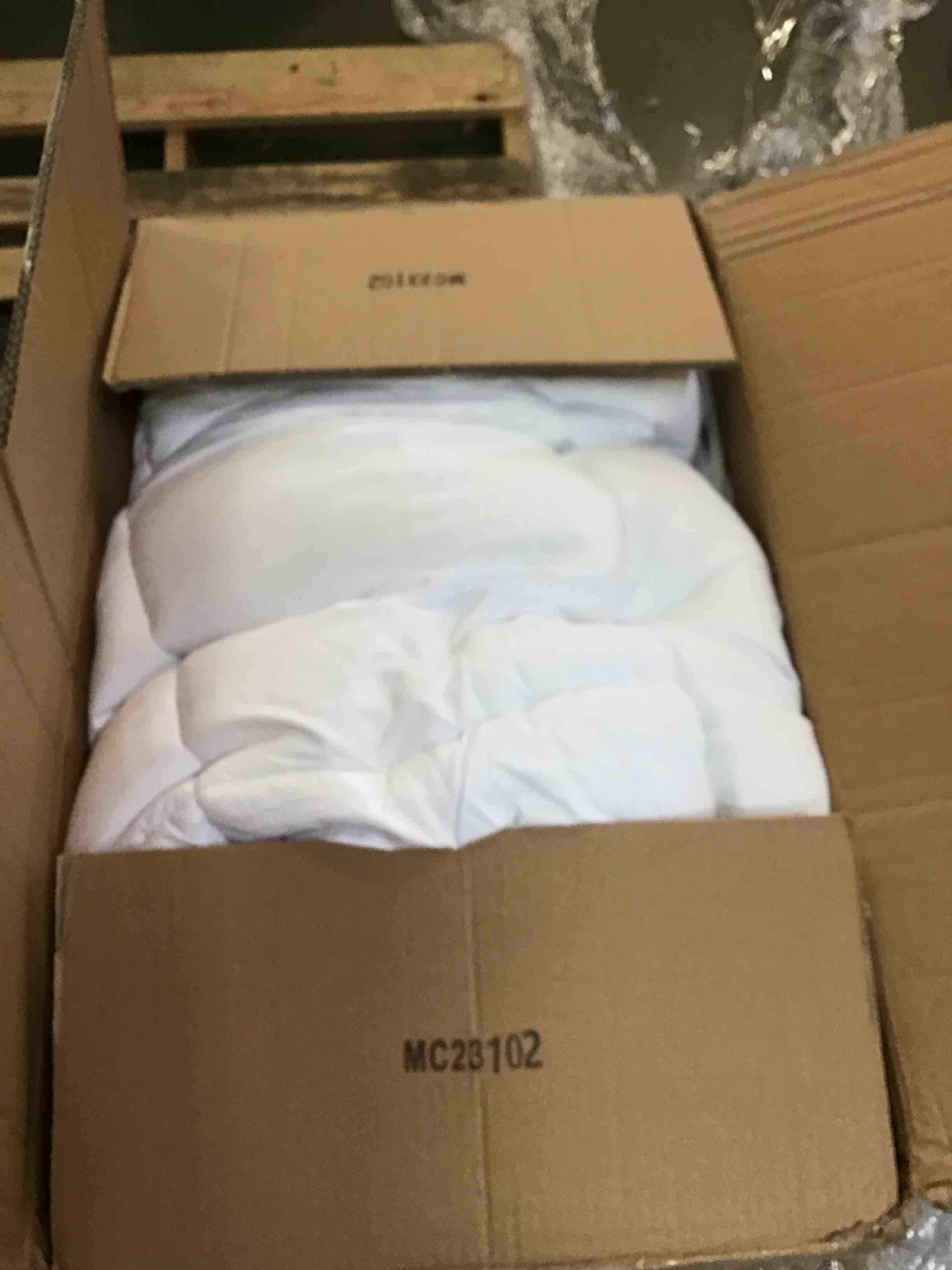 https://s3.amazonaws.com/lotting-images-prod/bidfta/RED5320882_1703704385305.jpeg