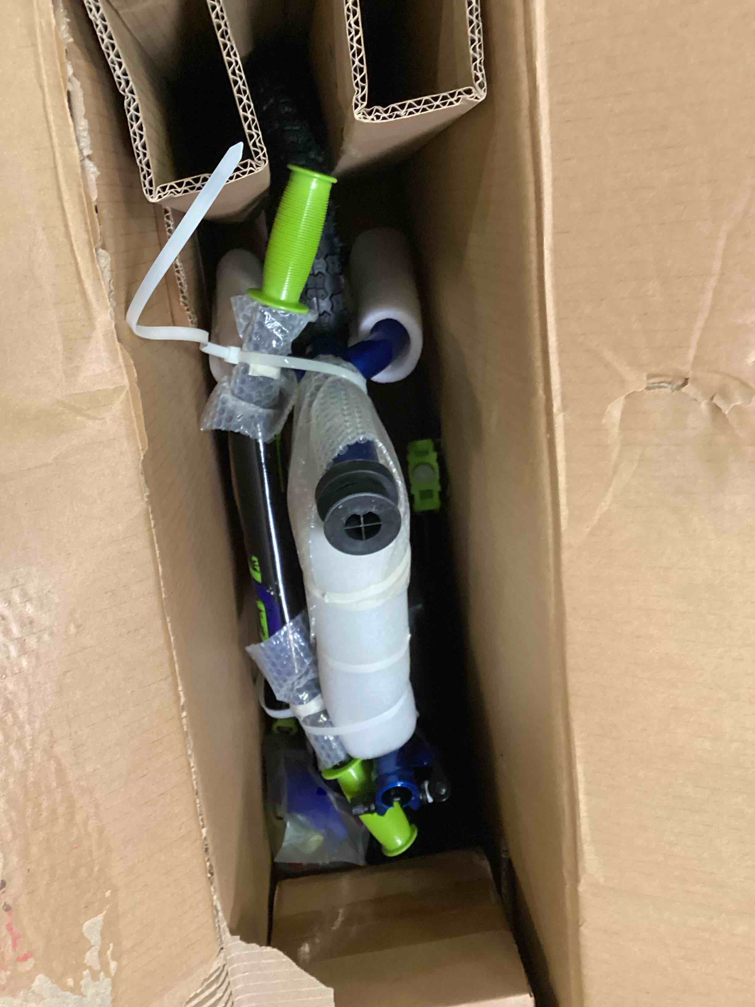 https://s3.amazonaws.com/lotting-images-prod/bidfta/RED5321560_1703092933193.jpeg