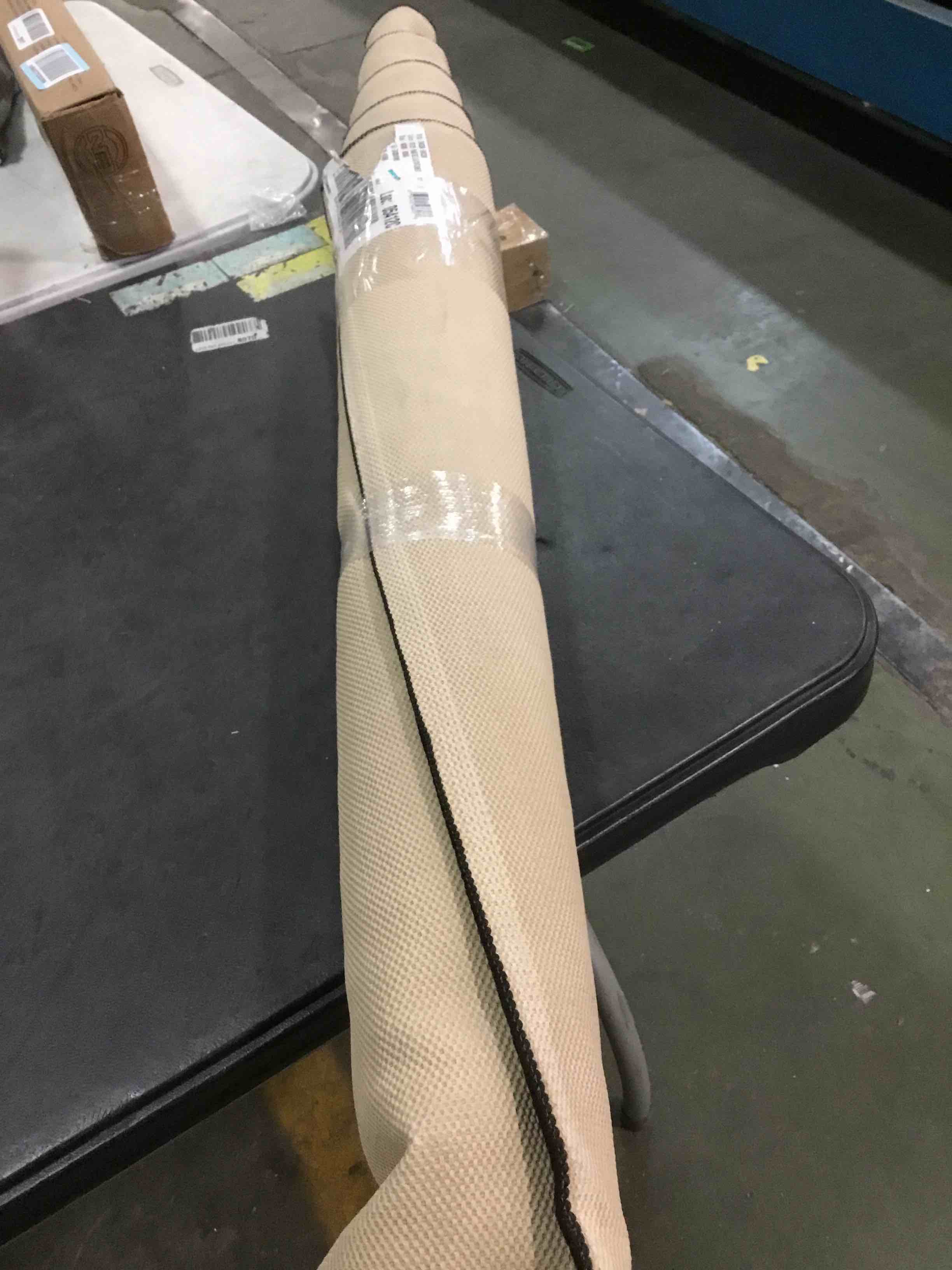 https://s3.amazonaws.com/lotting-images-prod/bidfta/RED5322003_1703336812412.jpeg