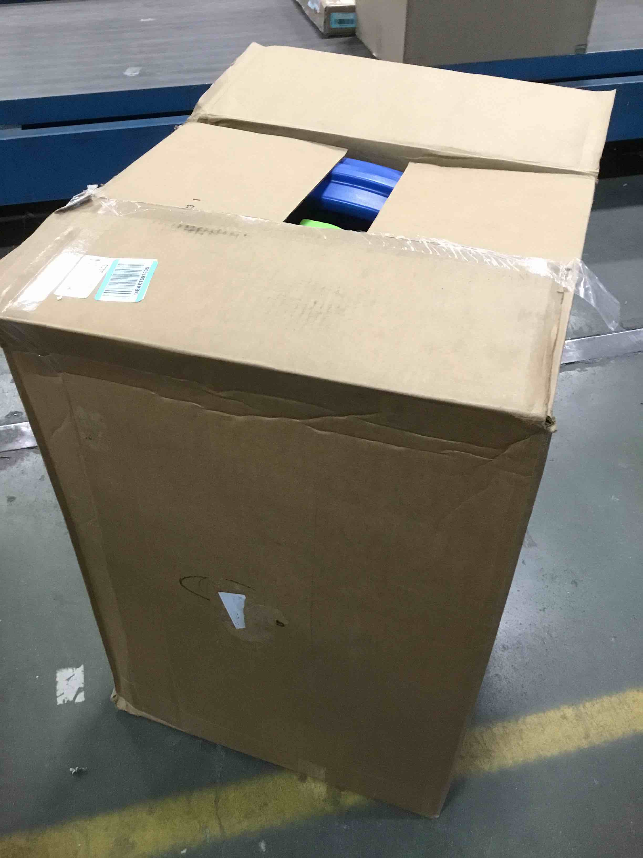 https://s3.amazonaws.com/lotting-images-prod/bidfta/RED5322020_1703337772795.jpeg