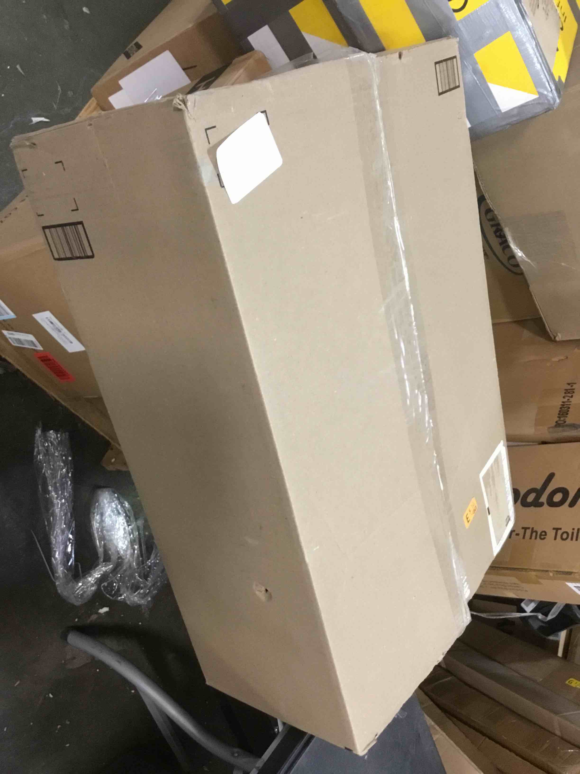 https://s3.amazonaws.com/lotting-images-prod/bidfta/RED5322087_1703346186062.jpeg