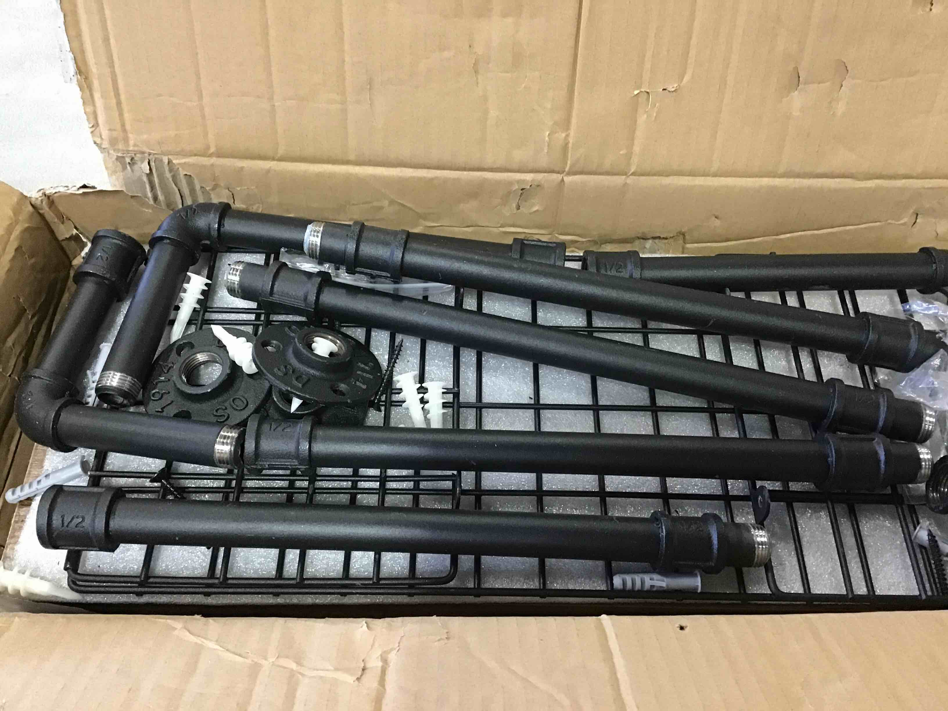 https://s3.amazonaws.com/lotting-images-prod/bidfta/RED5323693_1704990505525.jpeg