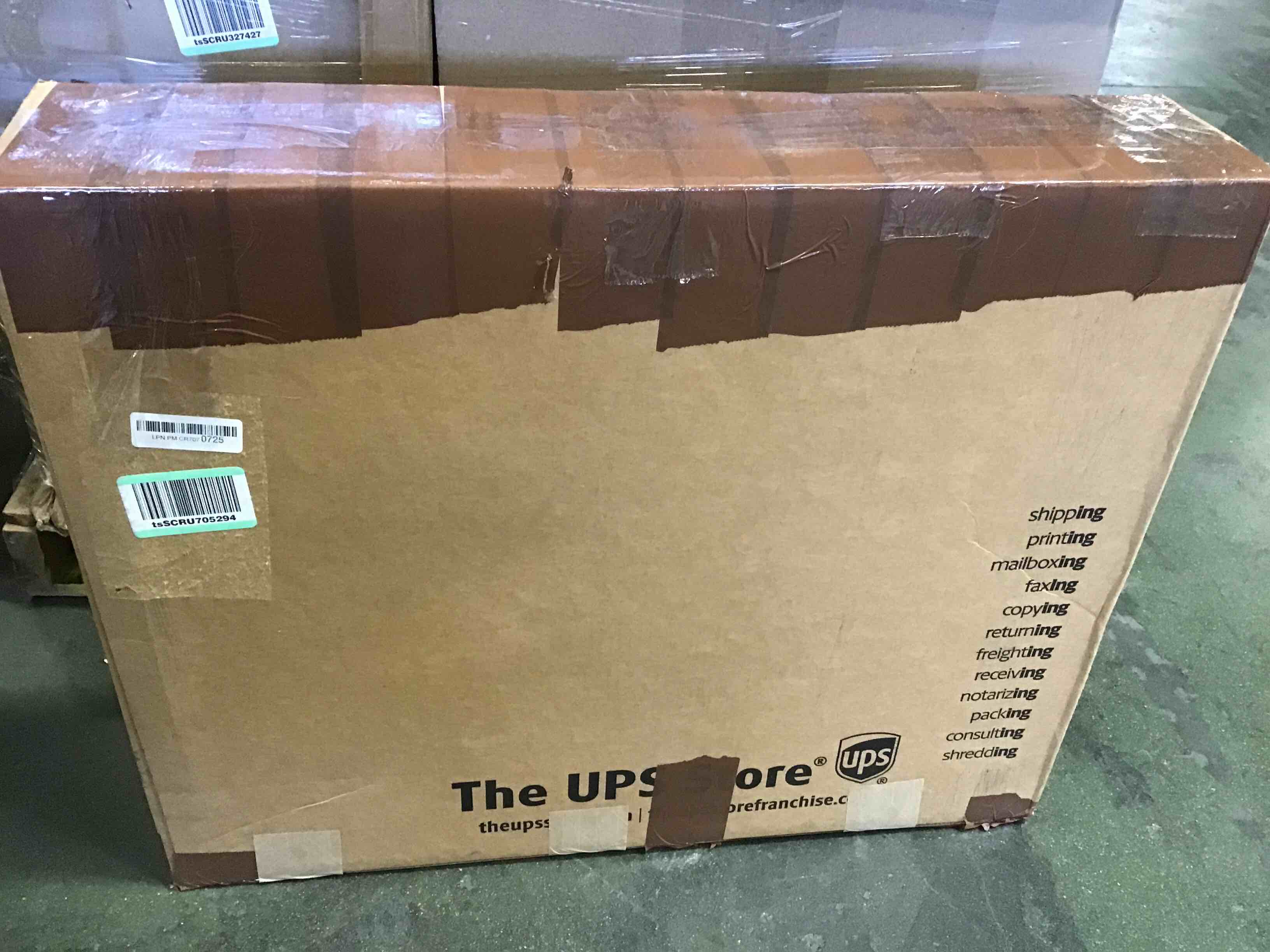 https://s3.amazonaws.com/lotting-images-prod/bidfta/RED5323700_1704996976323.jpeg