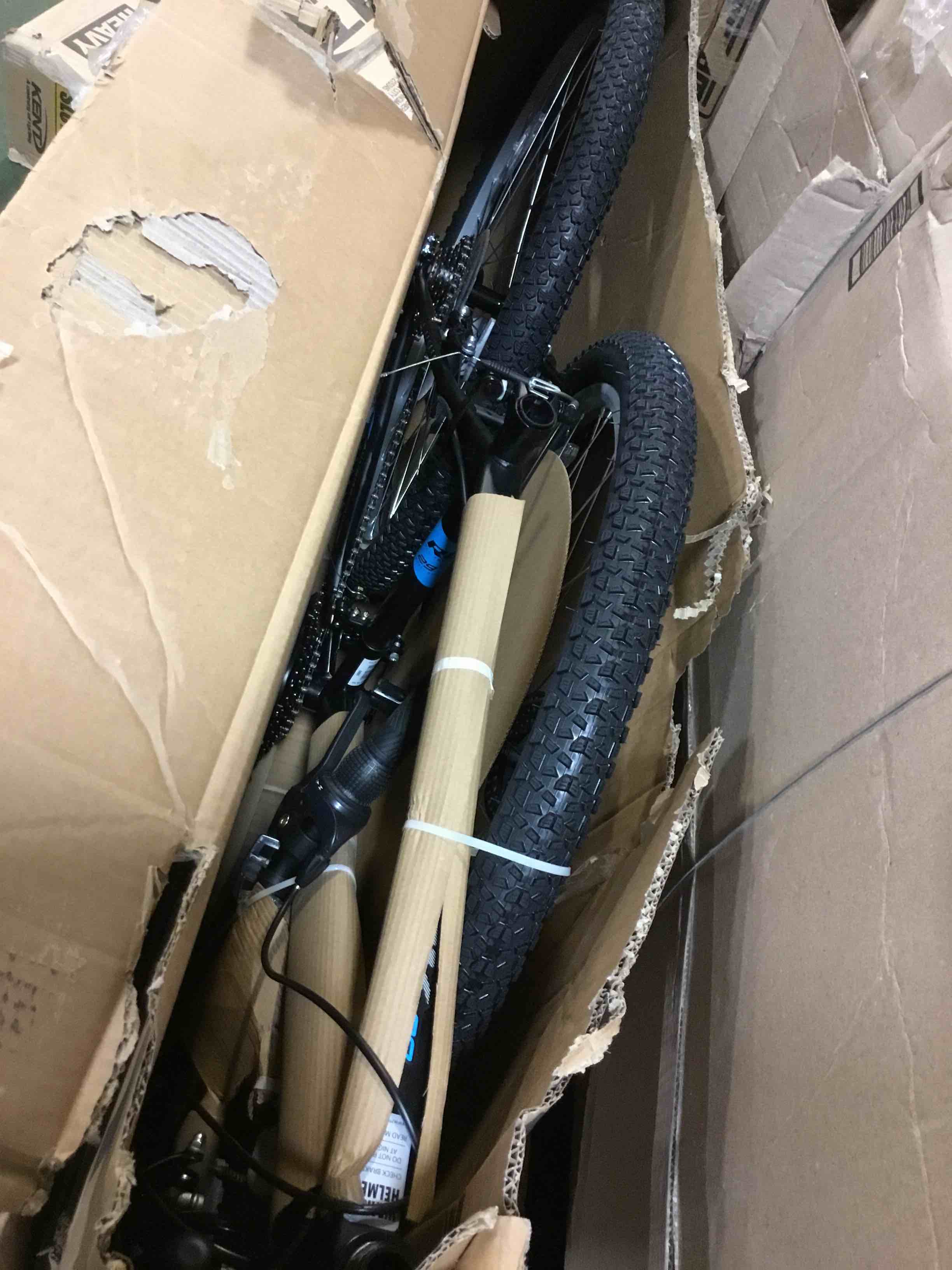 https://s3.amazonaws.com/lotting-images-prod/bidfta/RED5324458_1688651195132.jpeg
