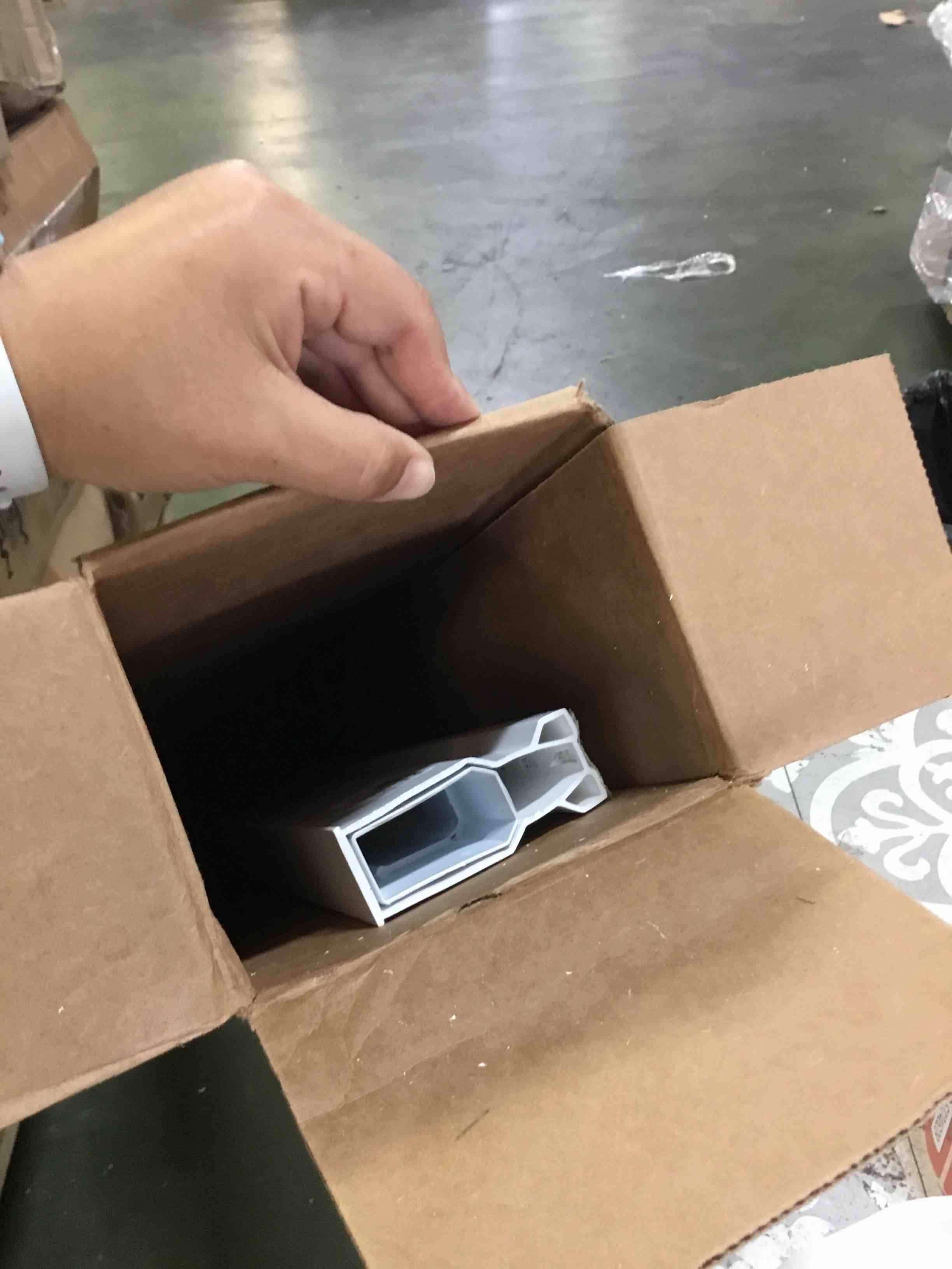 https://s3.amazonaws.com/lotting-images-prod/bidfta/RED5324623_1688657167915.jpeg
