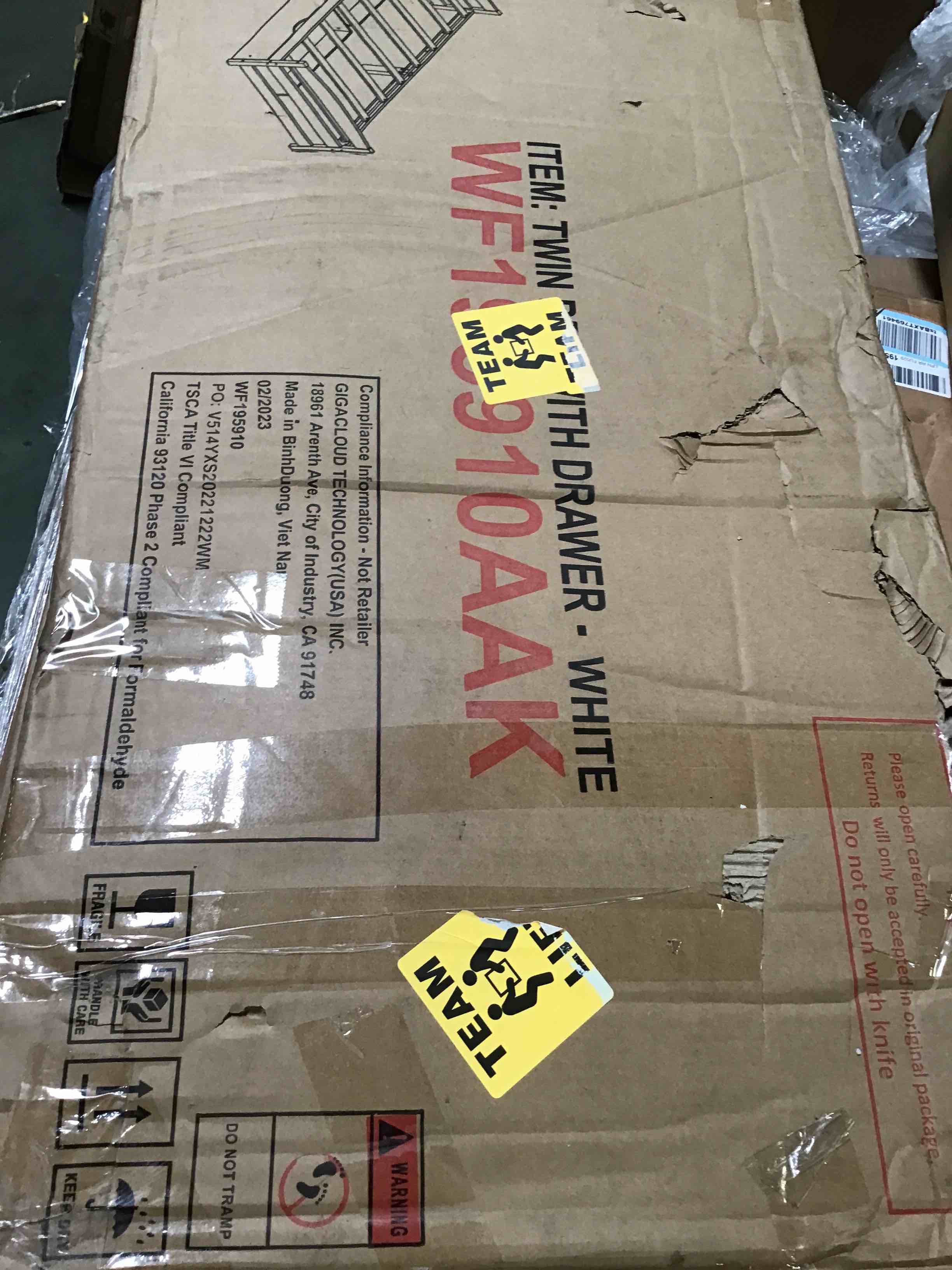 https://s3.amazonaws.com/lotting-images-prod/bidfta/RED5332308_1689003660147.jpeg