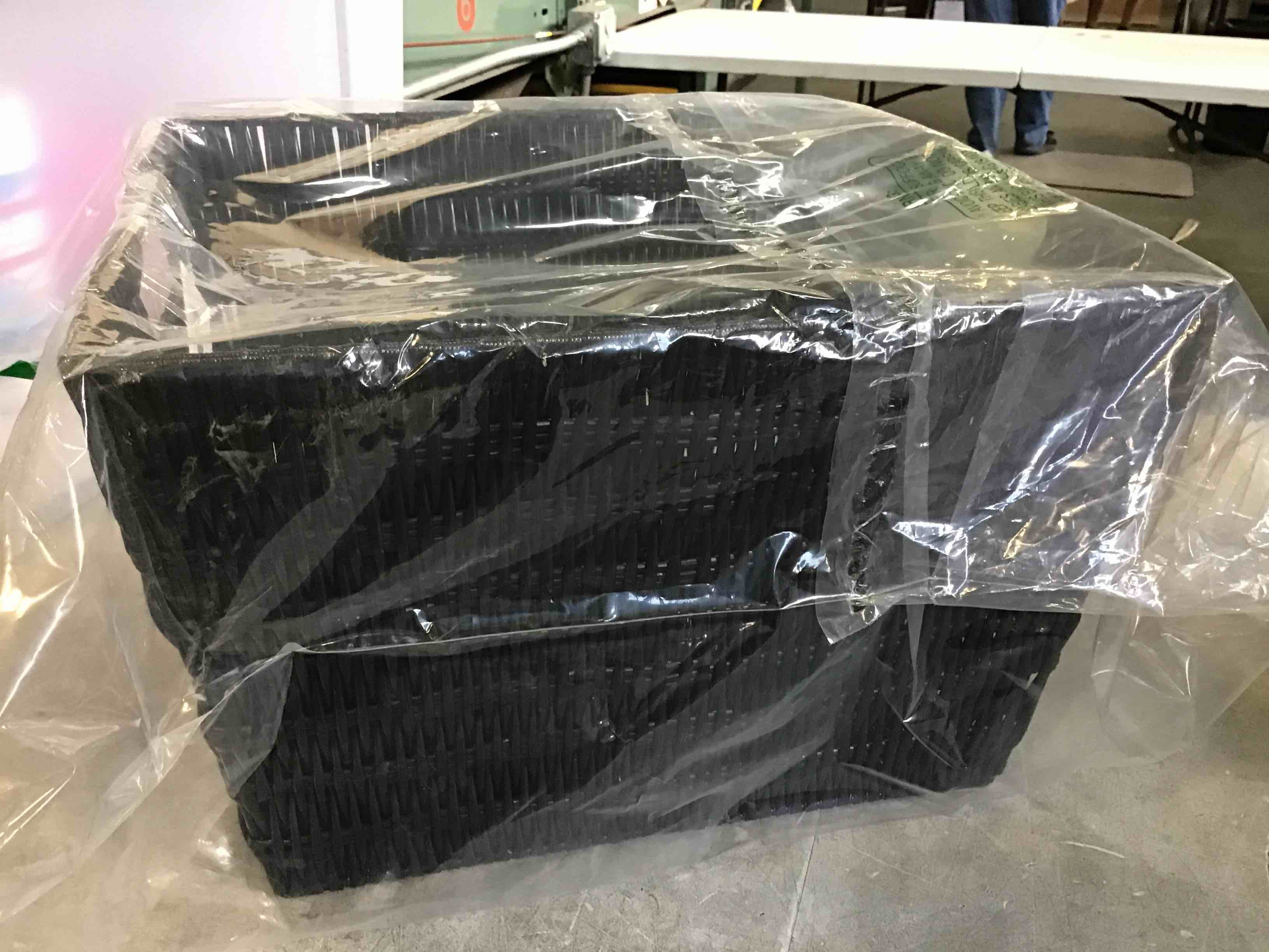 https://s3.amazonaws.com/lotting-images-prod/bidfta/RED5334371_1692111374429.jpeg