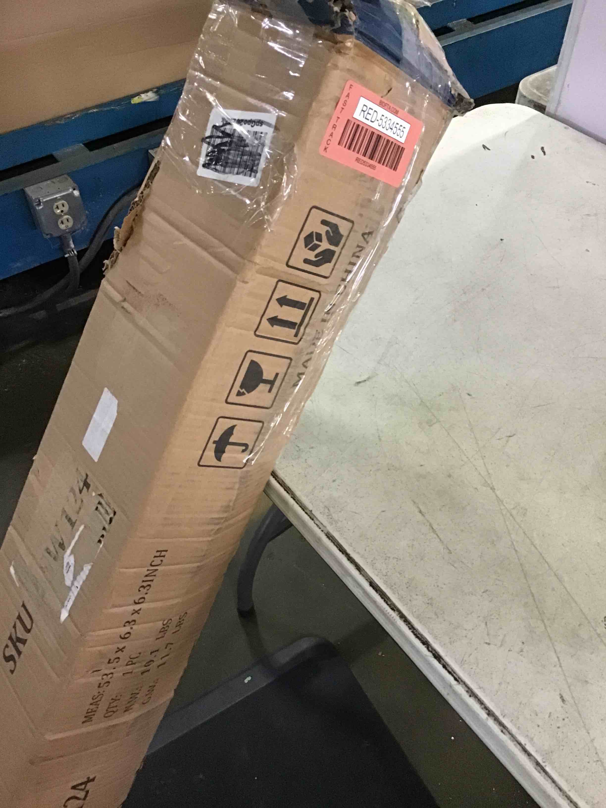 https://s3.amazonaws.com/lotting-images-prod/bidfta/RED5334555_1687878551027.jpeg