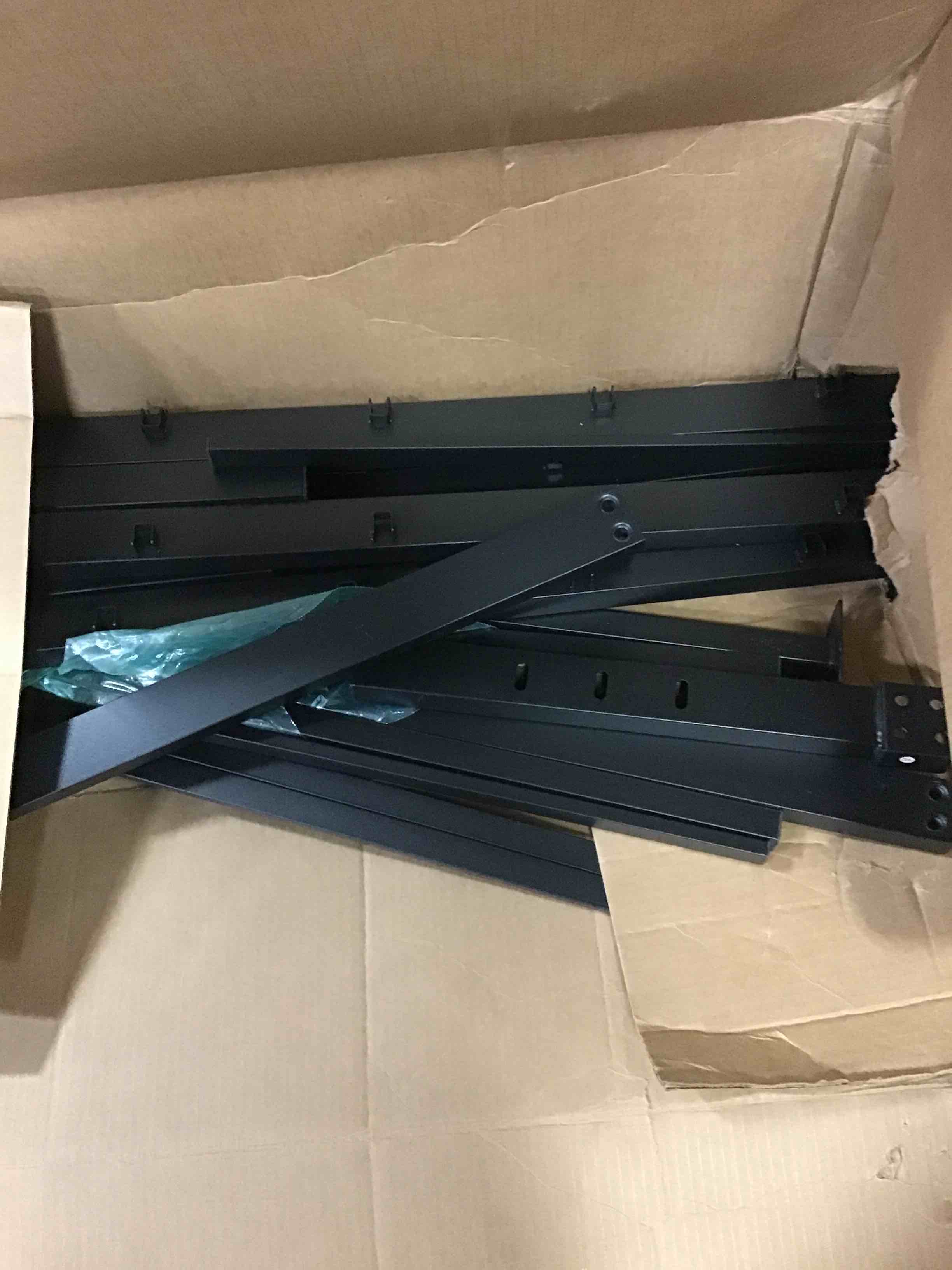 https://s3.amazonaws.com/lotting-images-prod/bidfta/RED5335496_1688391637020.jpeg