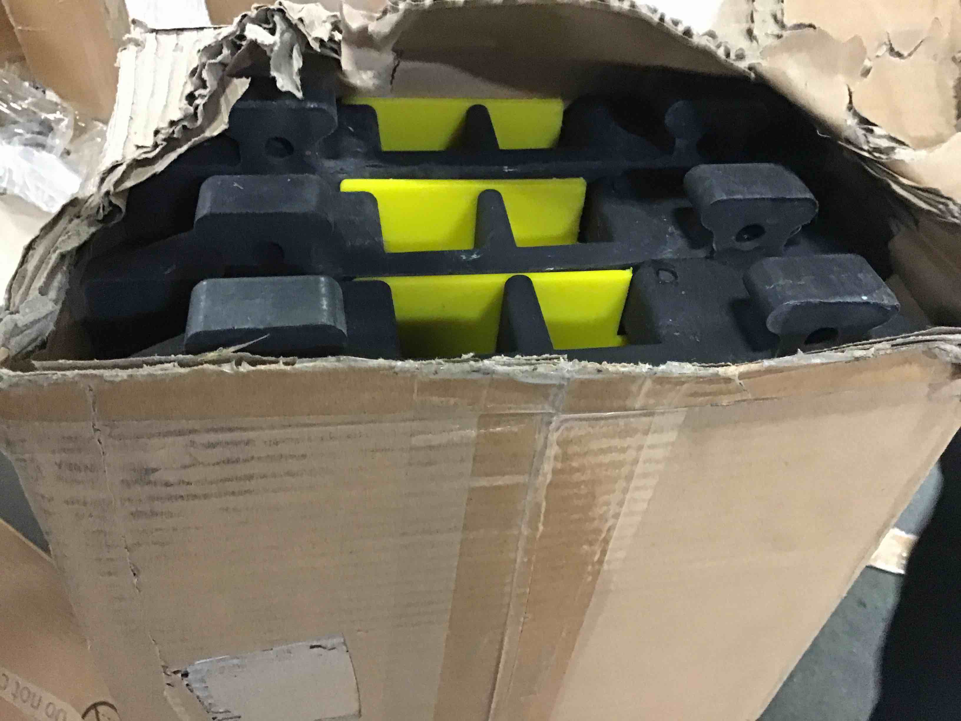 https://s3.amazonaws.com/lotting-images-prod/bidfta/RED5335845_1688582187622.jpeg