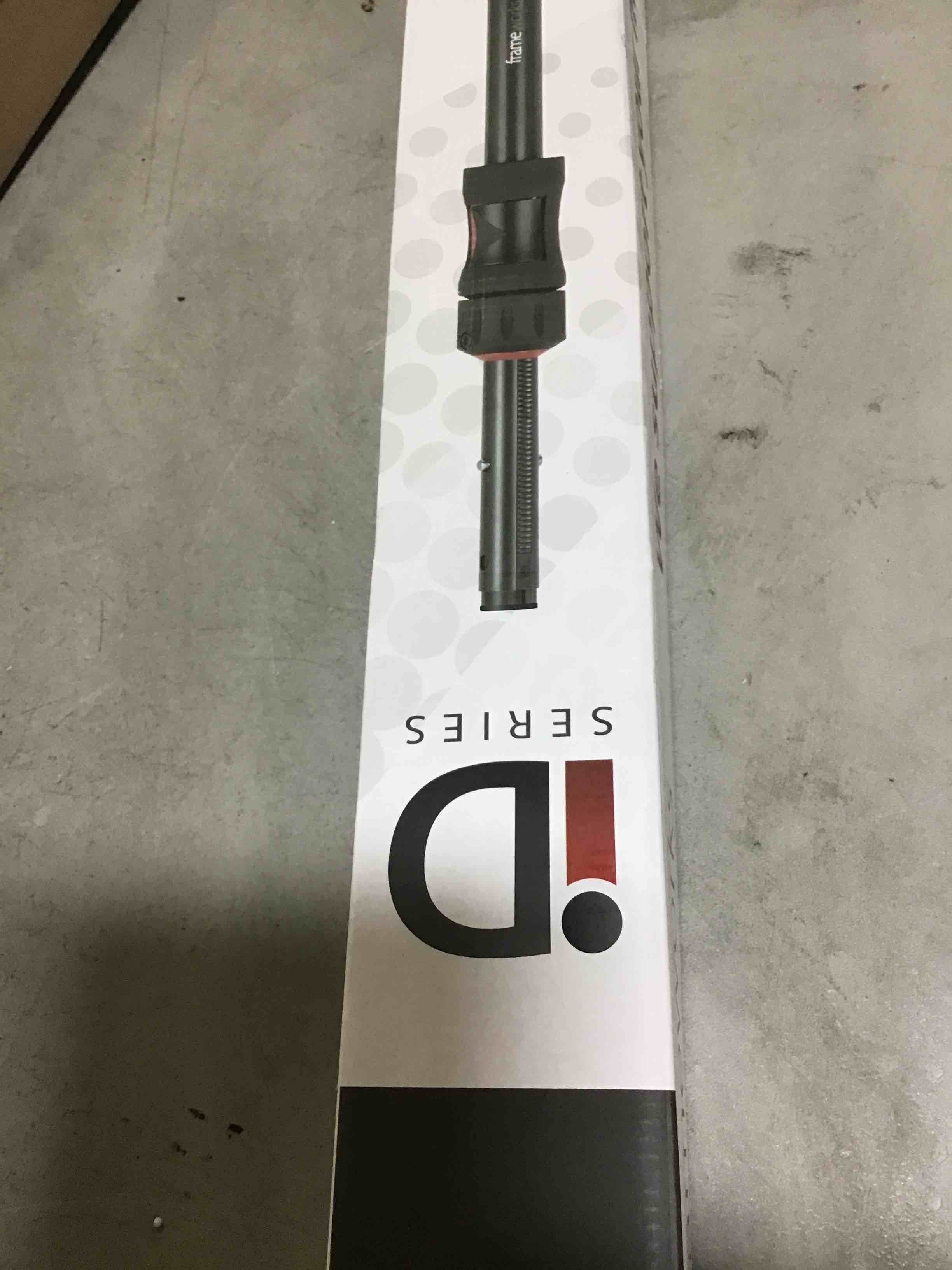 https://s3.amazonaws.com/lotting-images-prod/bidfta/RED5340787_1687951892672.jpeg