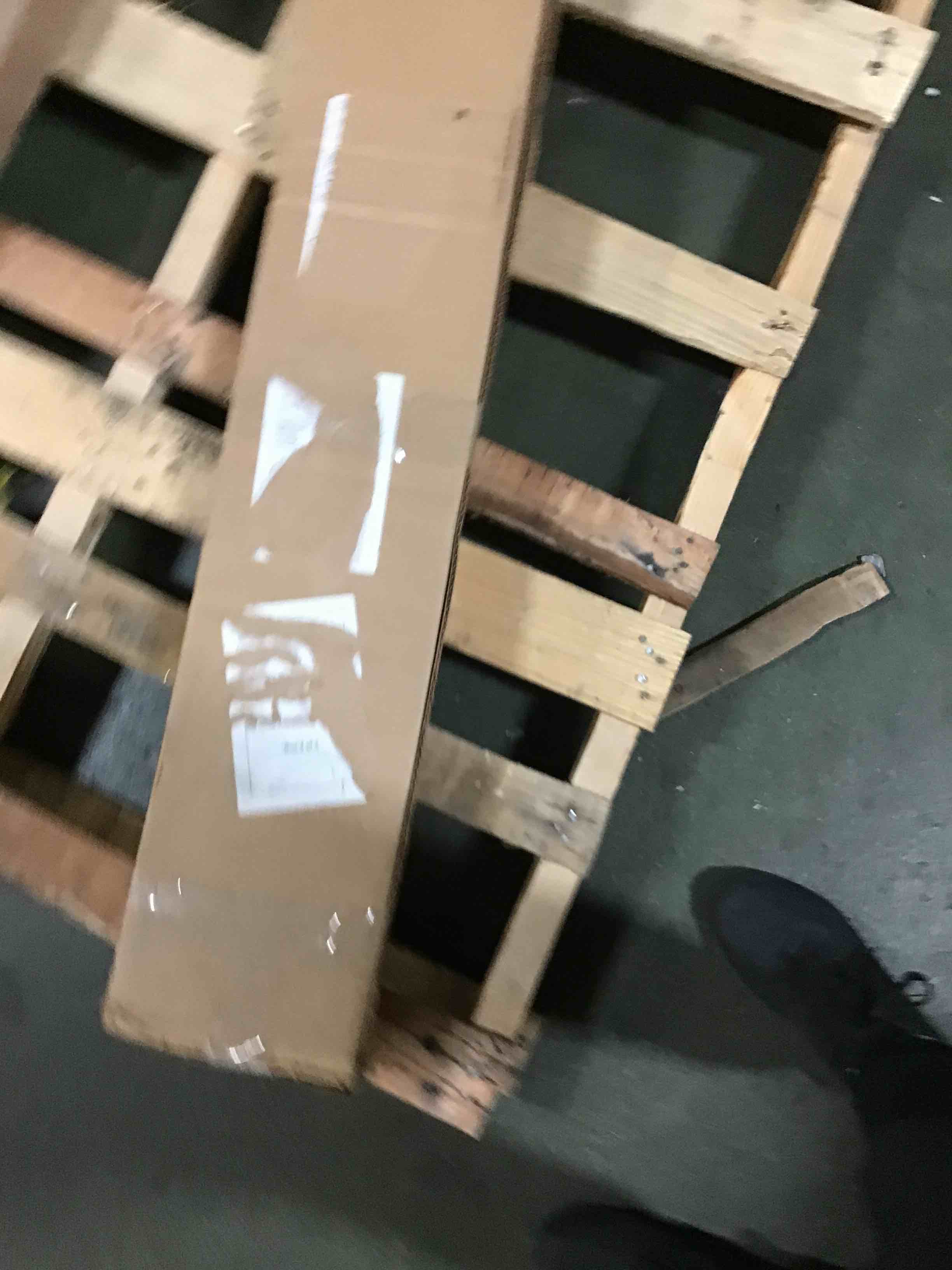https://s3.amazonaws.com/lotting-images-prod/bidfta/RED5341399_1688227302517.jpeg