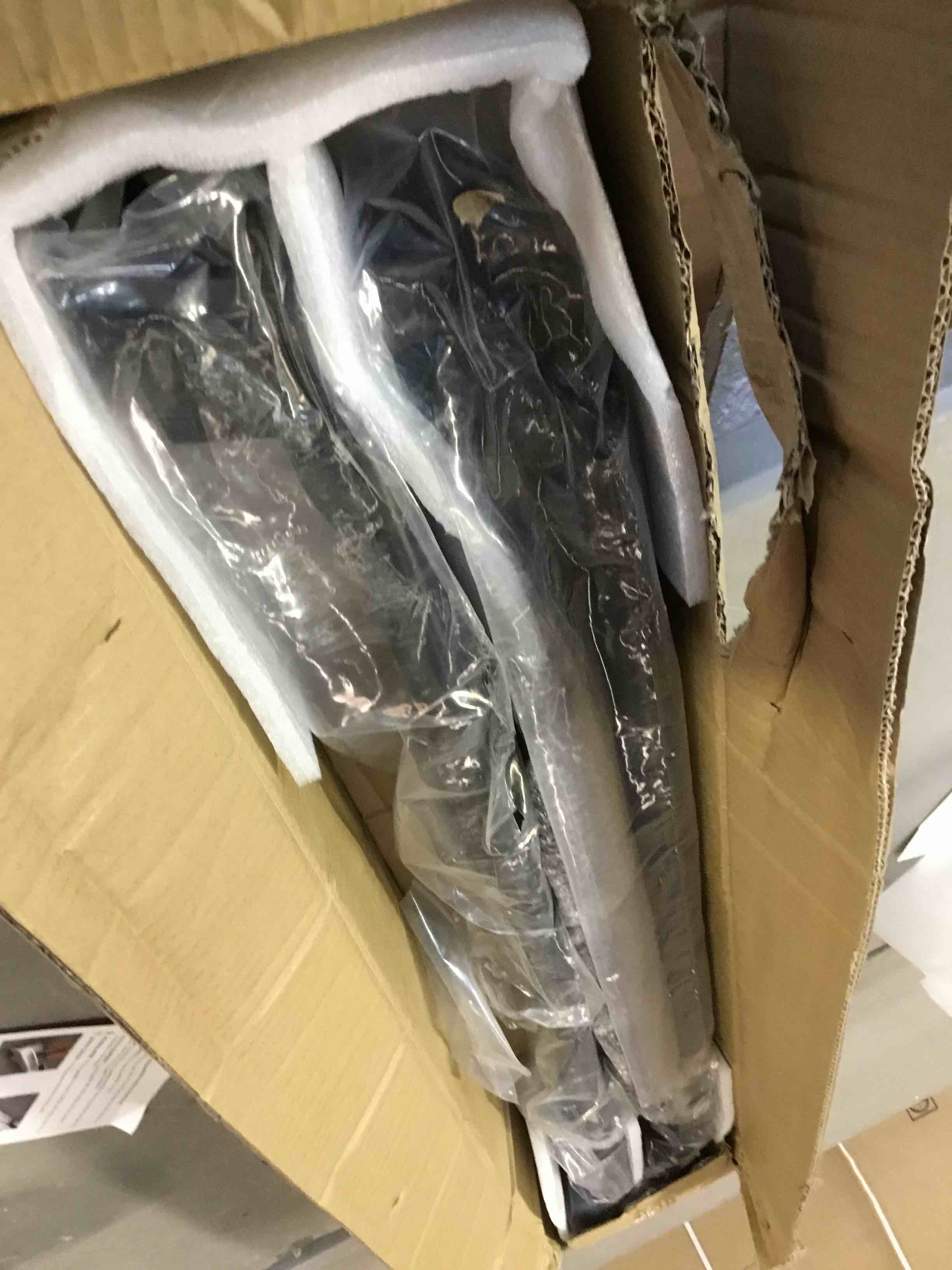 https://s3.amazonaws.com/lotting-images-prod/bidfta/RED5344059_1696860201619.jpeg