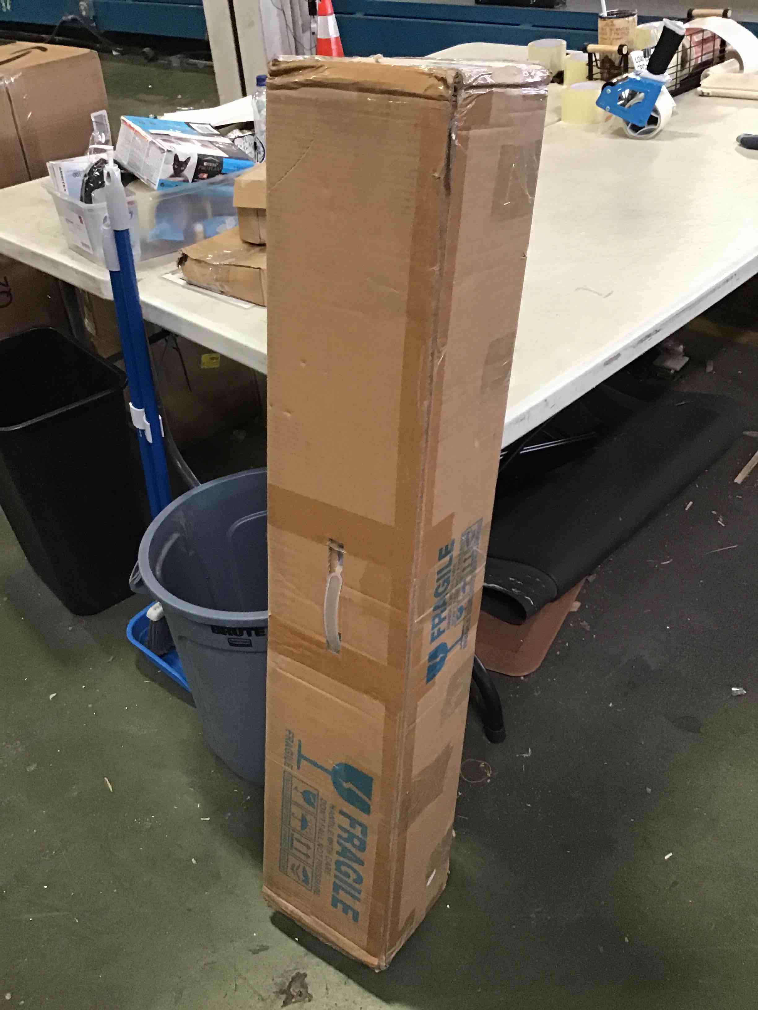 https://s3.amazonaws.com/lotting-images-prod/bidfta/RED5345660_1689167611027.jpeg