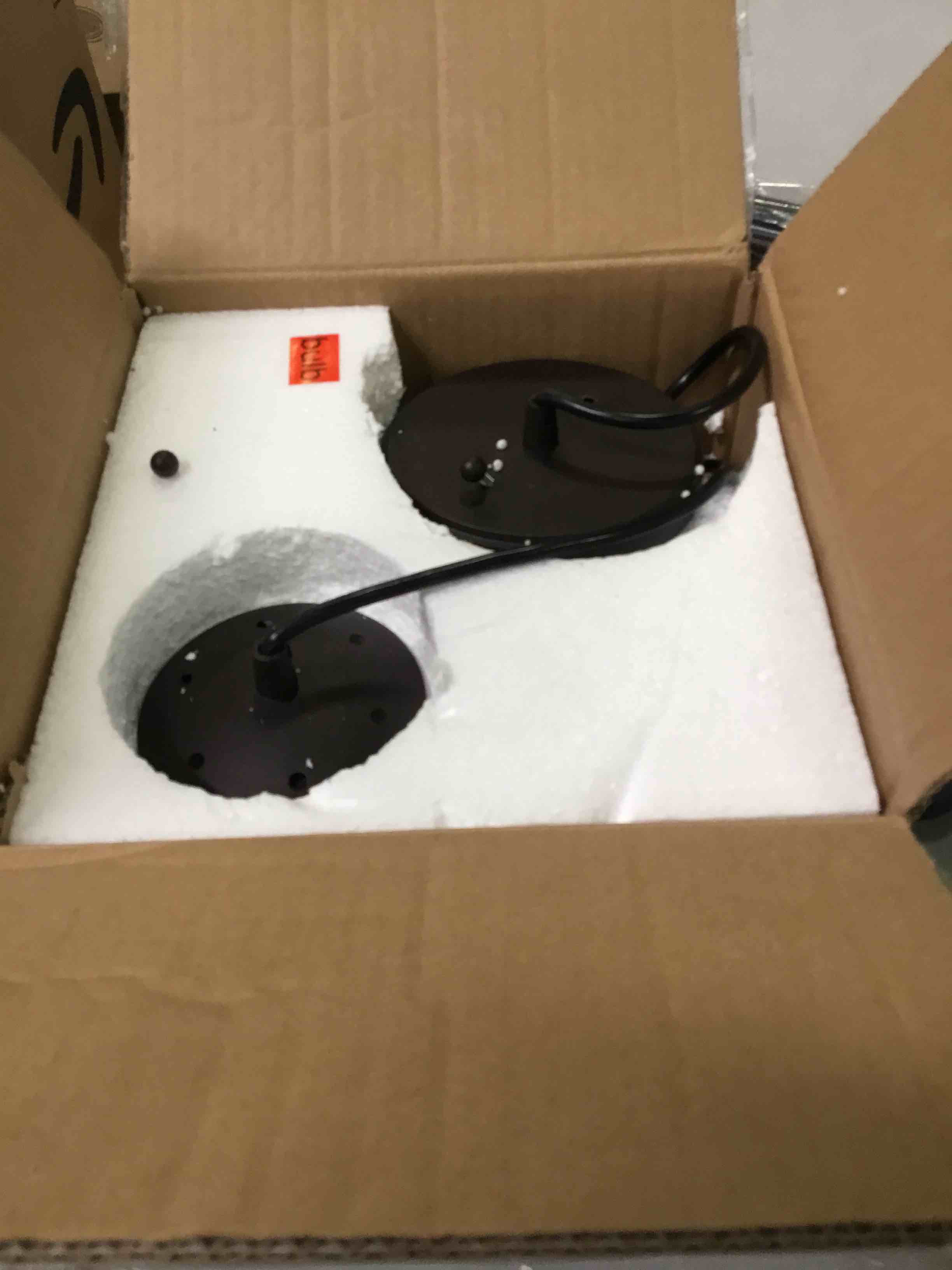 https://s3.amazonaws.com/lotting-images-prod/bidfta/RED5346065_1690216374041.jpeg