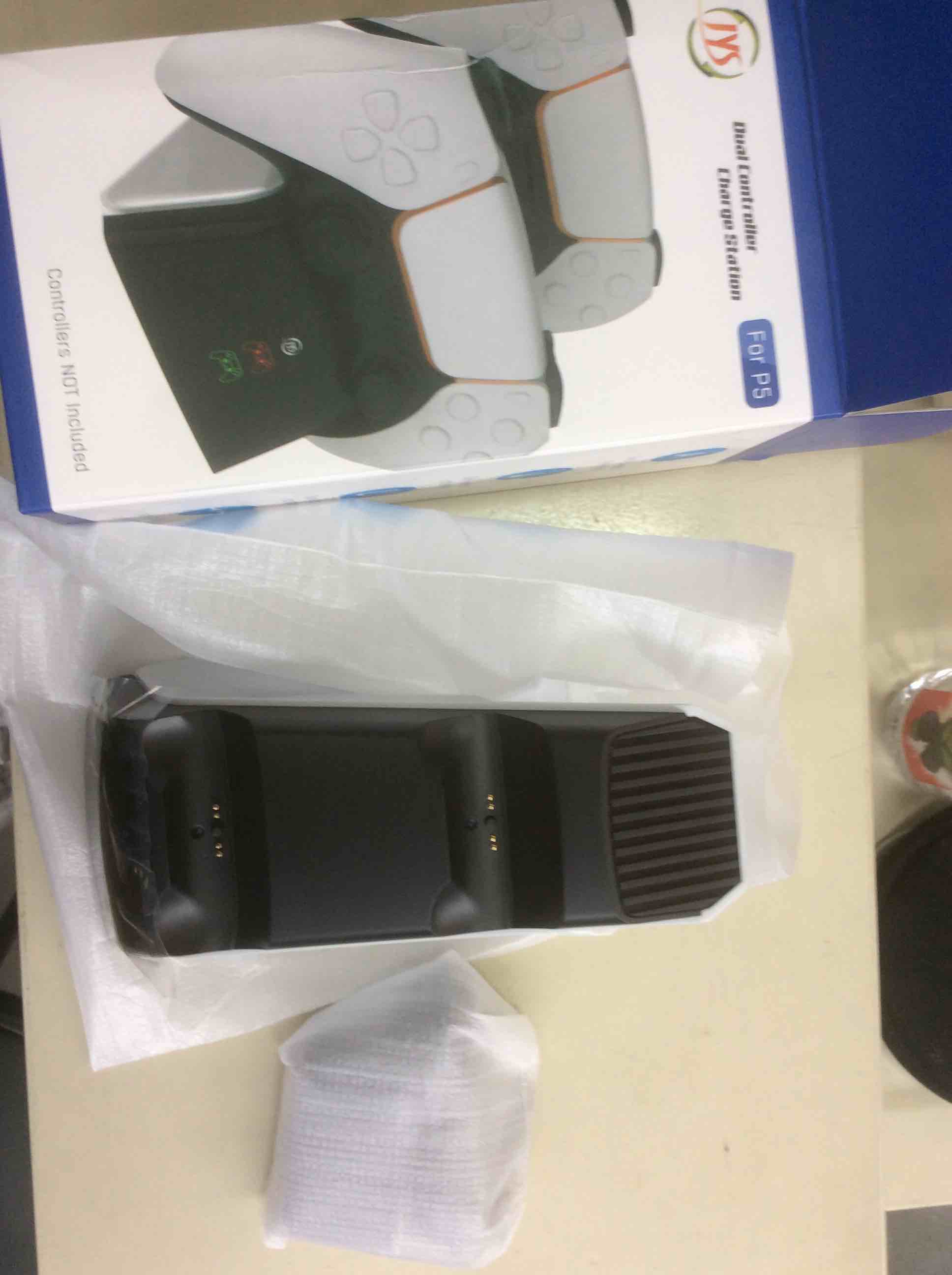 https://s3.amazonaws.com/lotting-images-prod/bidfta/RED5348300_1690306968459.jpeg