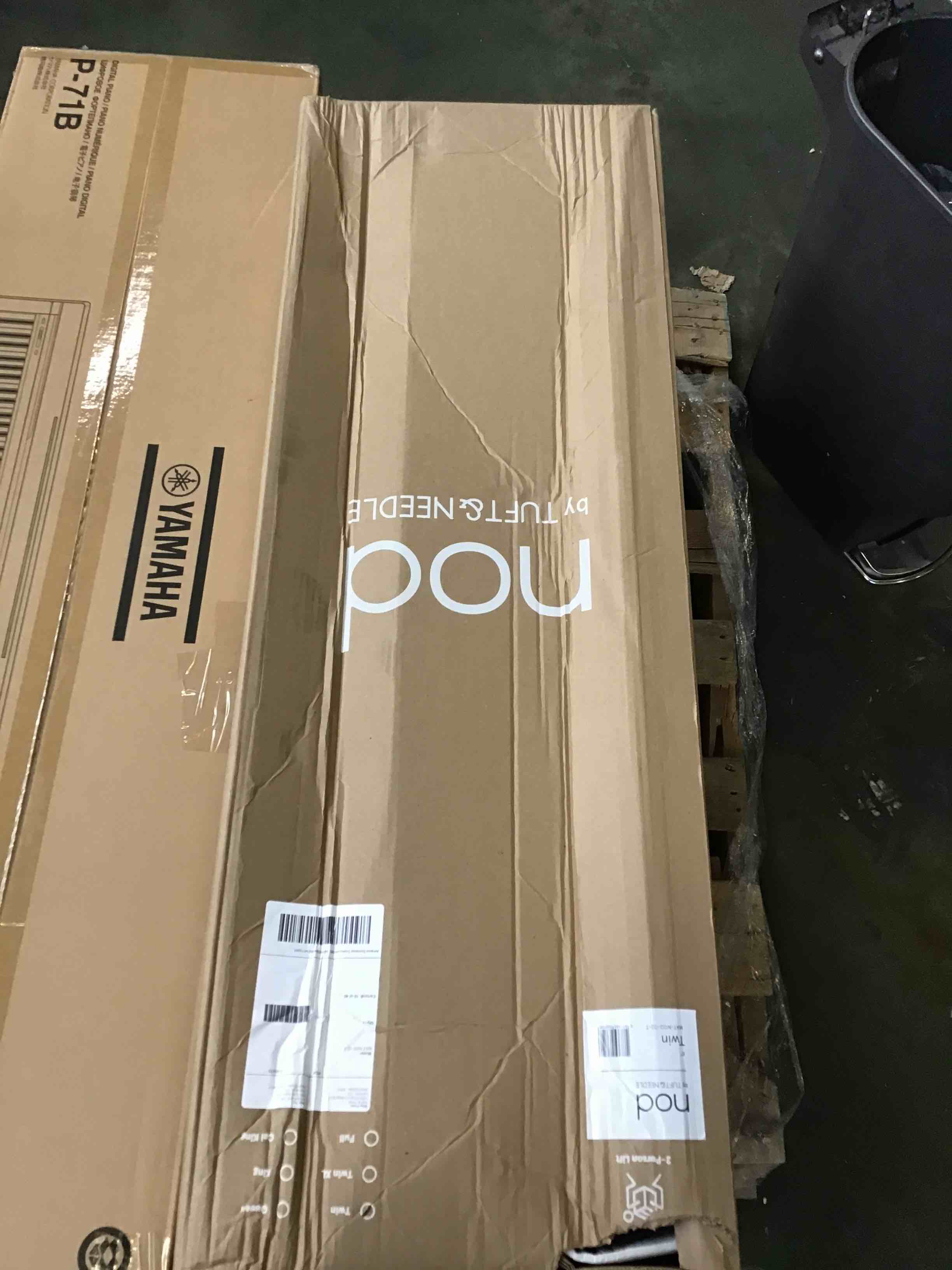 https://s3.amazonaws.com/lotting-images-prod/bidfta/RED5352724_1689596639700.jpeg