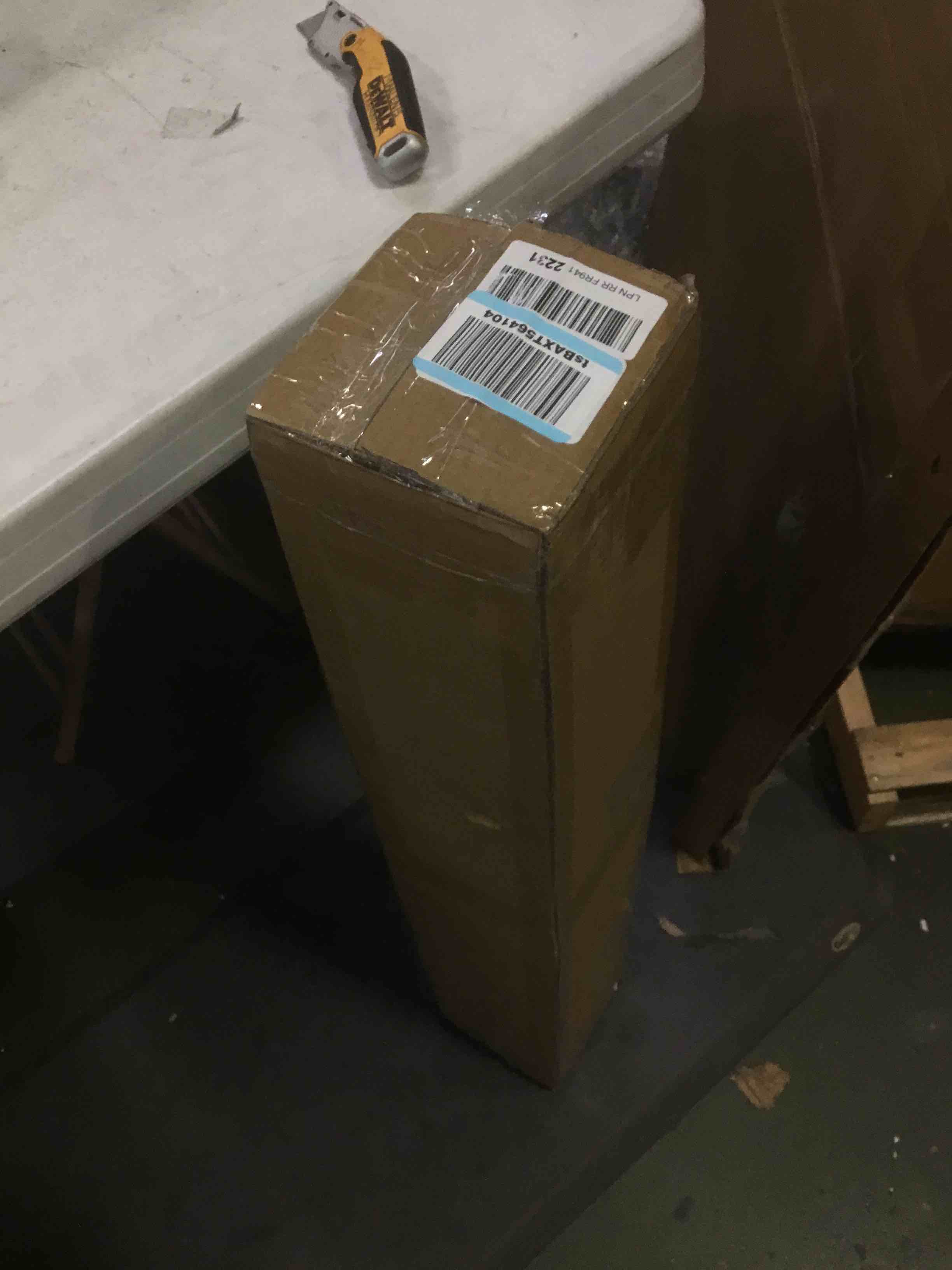 https://s3.amazonaws.com/lotting-images-prod/bidfta/RED5354404_1690204287927.jpeg