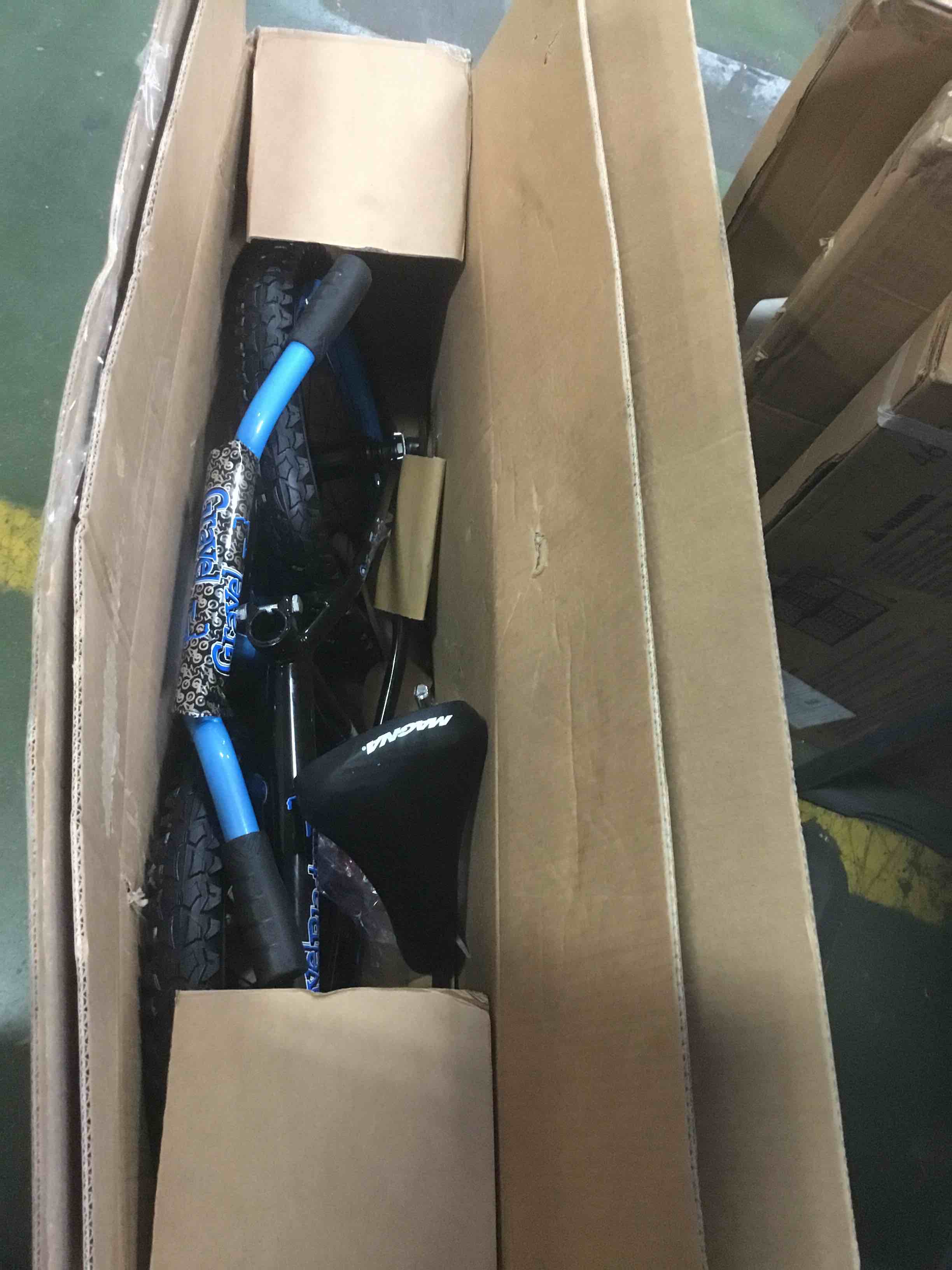 https://s3.amazonaws.com/lotting-images-prod/bidfta/RED5354412_1690205449183.jpeg