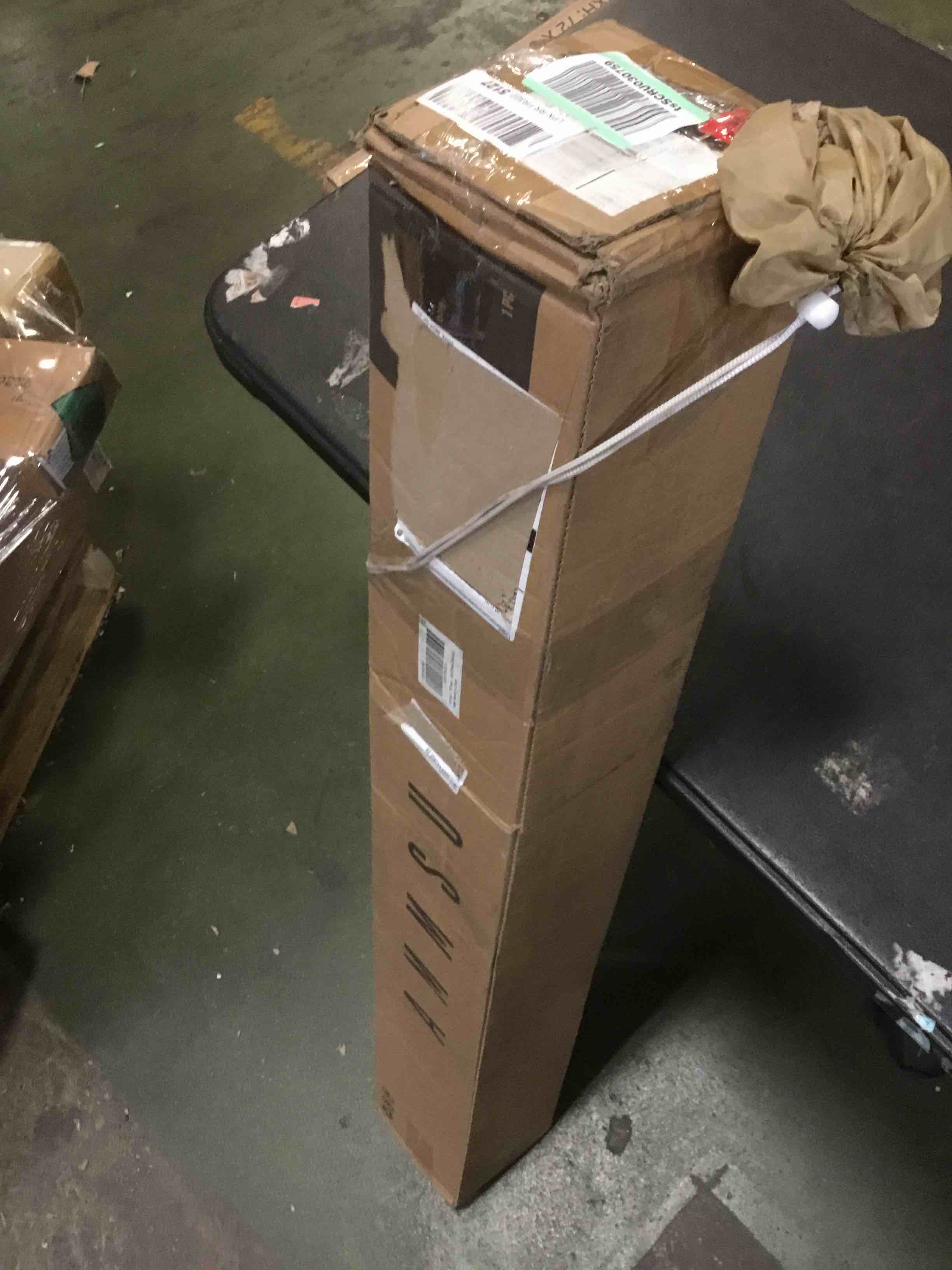 https://s3.amazonaws.com/lotting-images-prod/bidfta/RED5354600_1690291225808.jpeg