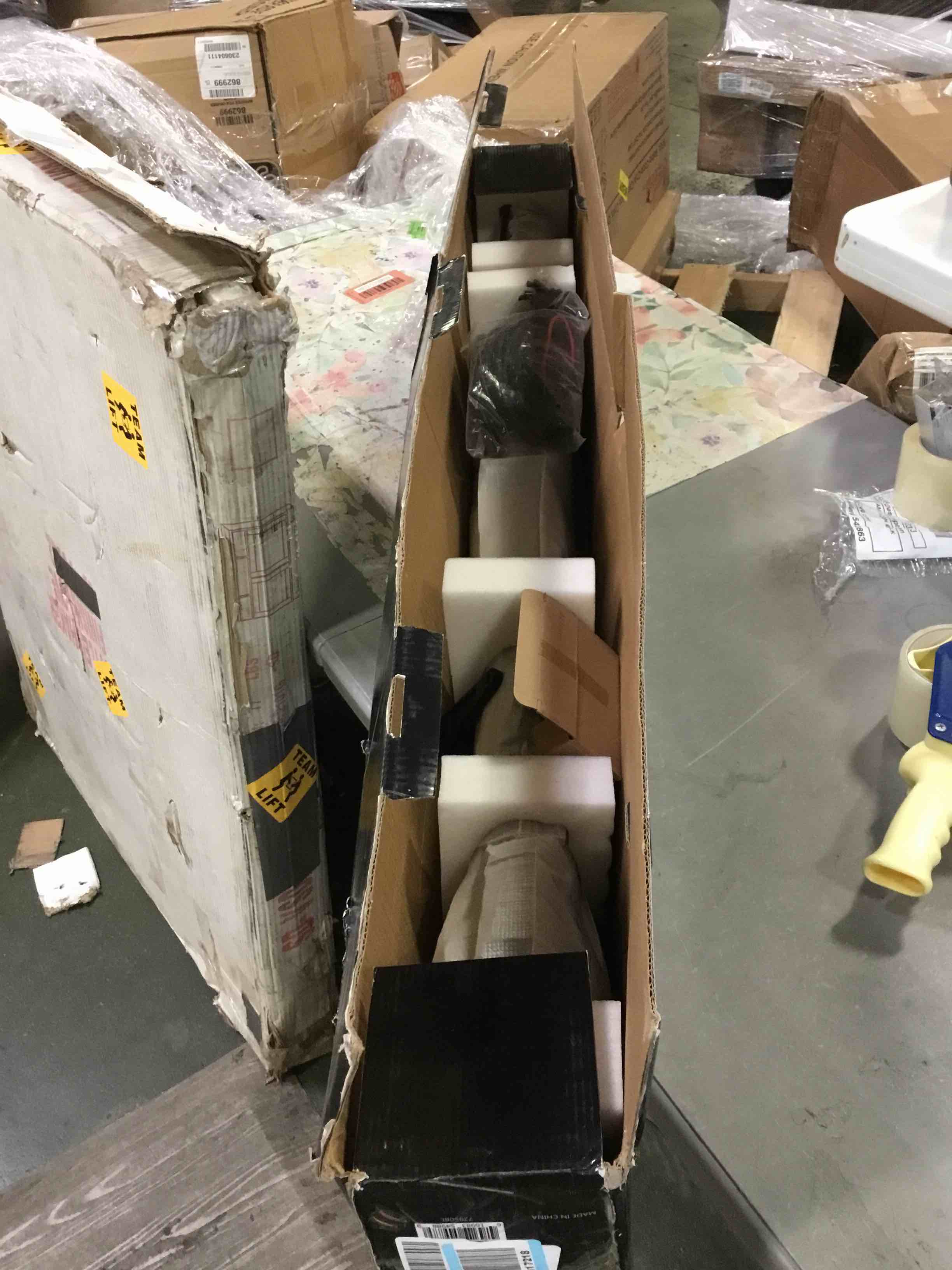 https://s3.amazonaws.com/lotting-images-prod/bidfta/RED5354940_1690462515759.jpeg