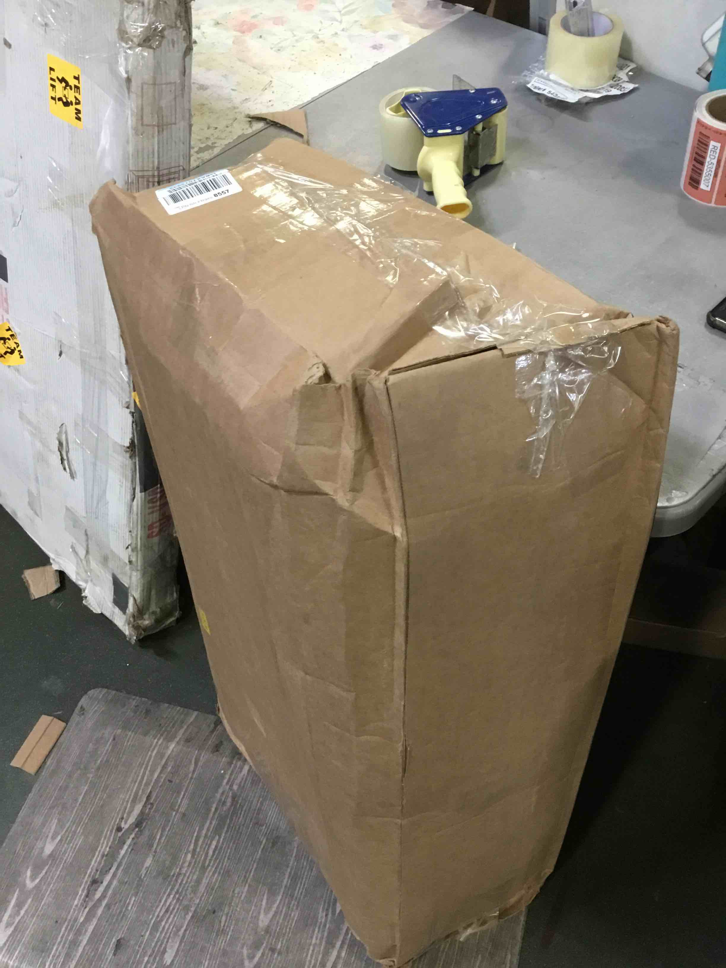https://s3.amazonaws.com/lotting-images-prod/bidfta/RED5355006_1690474089478.jpeg