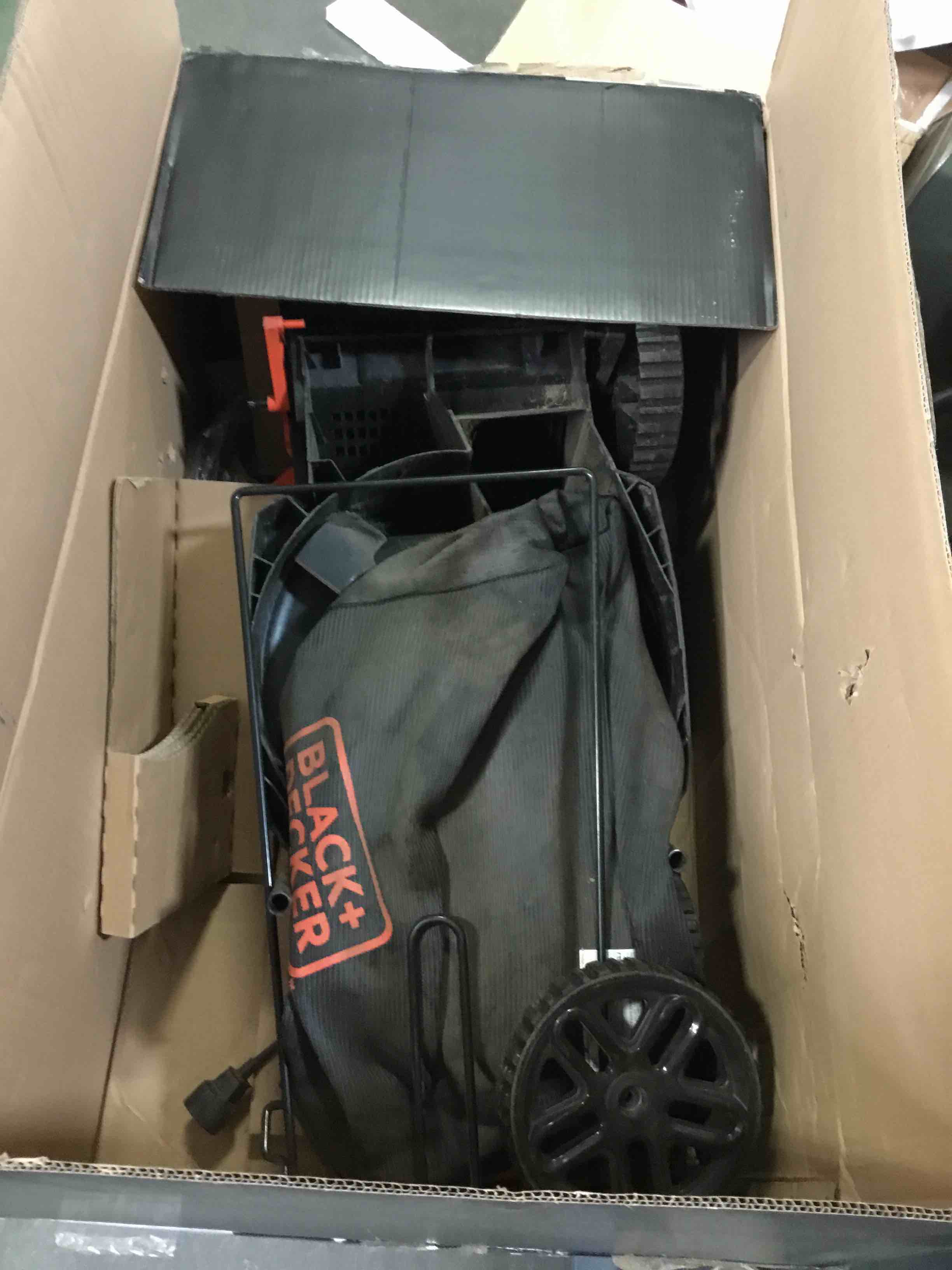 https://s3.amazonaws.com/lotting-images-prod/bidfta/RED5355405_1690900172301.jpeg