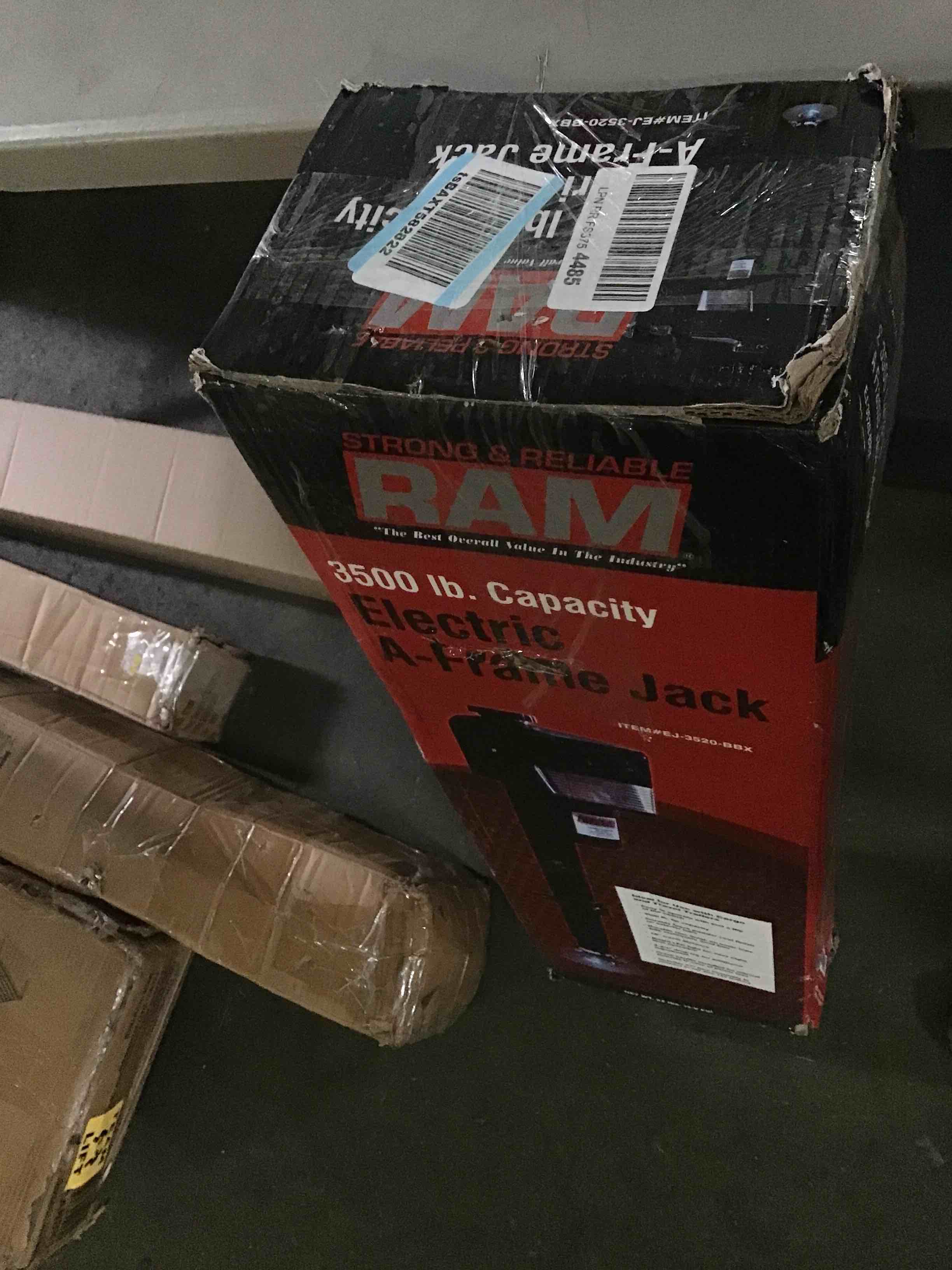 https://s3.amazonaws.com/lotting-images-prod/bidfta/RED5355995_1689795799017.jpeg