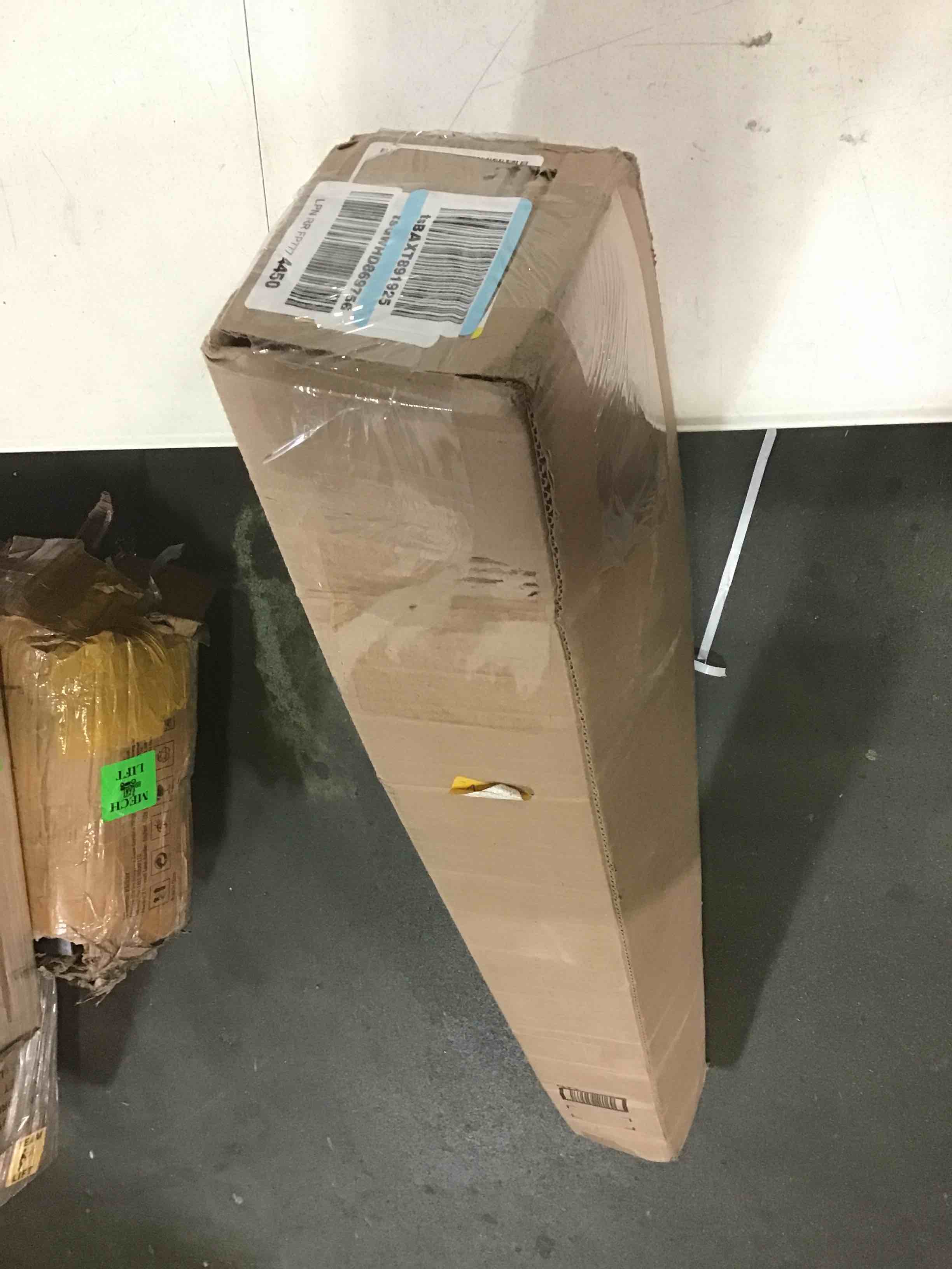 https://s3.amazonaws.com/lotting-images-prod/bidfta/RED5356820_1690386813346.jpeg