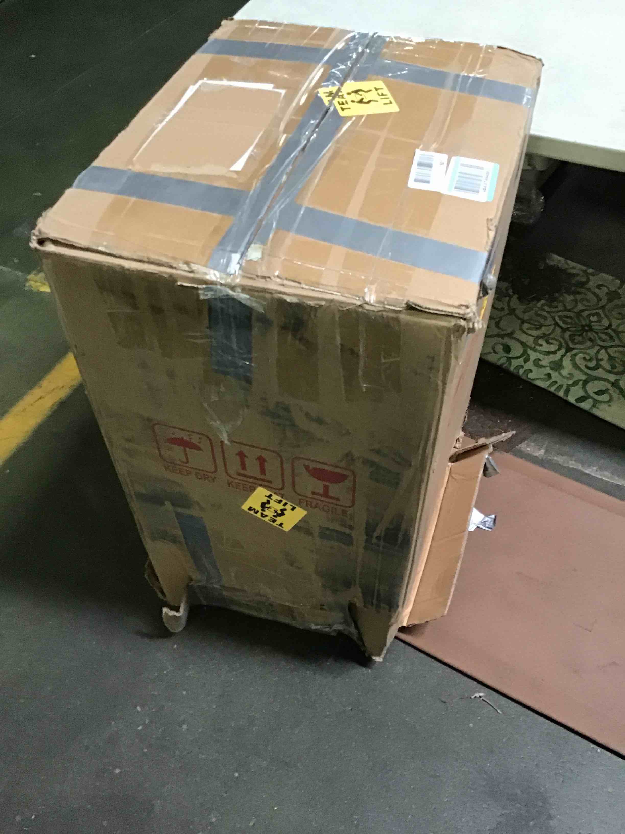 https://s3.amazonaws.com/lotting-images-prod/bidfta/RED5356981_1690215707945.jpeg