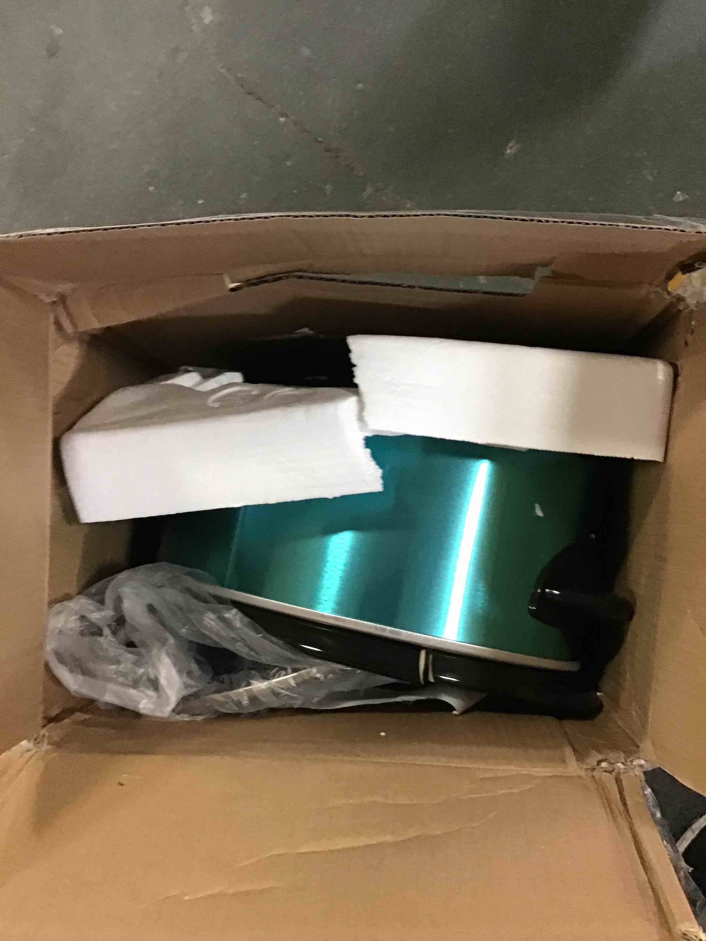 https://s3.amazonaws.com/lotting-images-prod/bidfta/RED5357388_1690211966994.jpeg