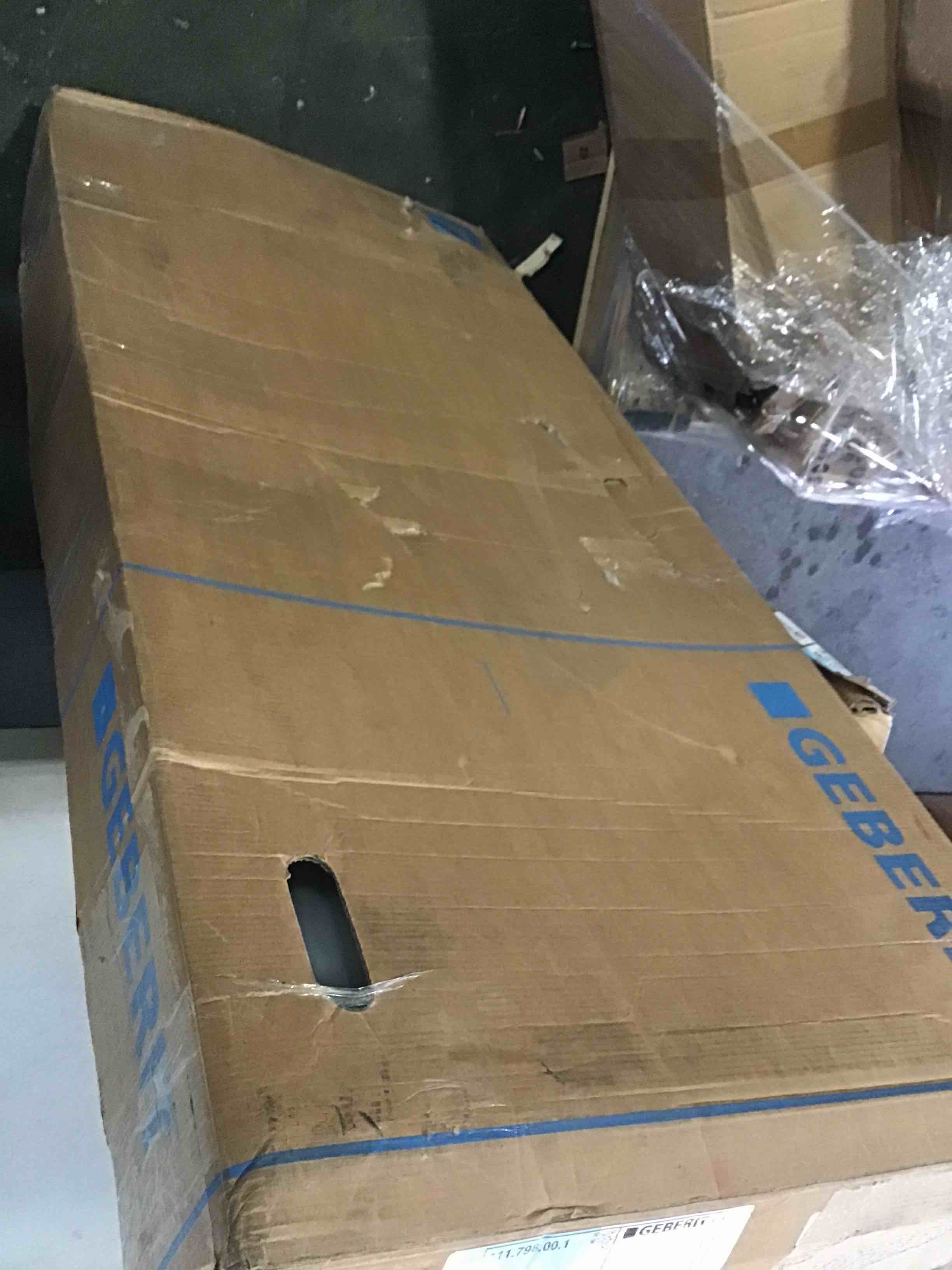 https://s3.amazonaws.com/lotting-images-prod/bidfta/RED5357557_1690482816420.jpeg