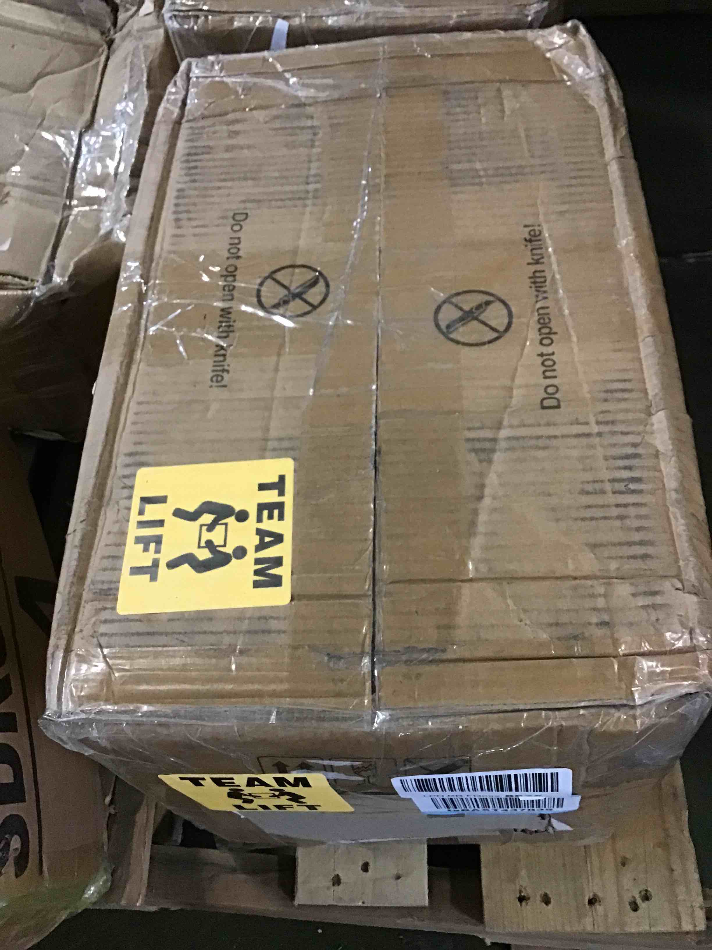https://s3.amazonaws.com/lotting-images-prod/bidfta/RED5358260_1690906301753.jpeg