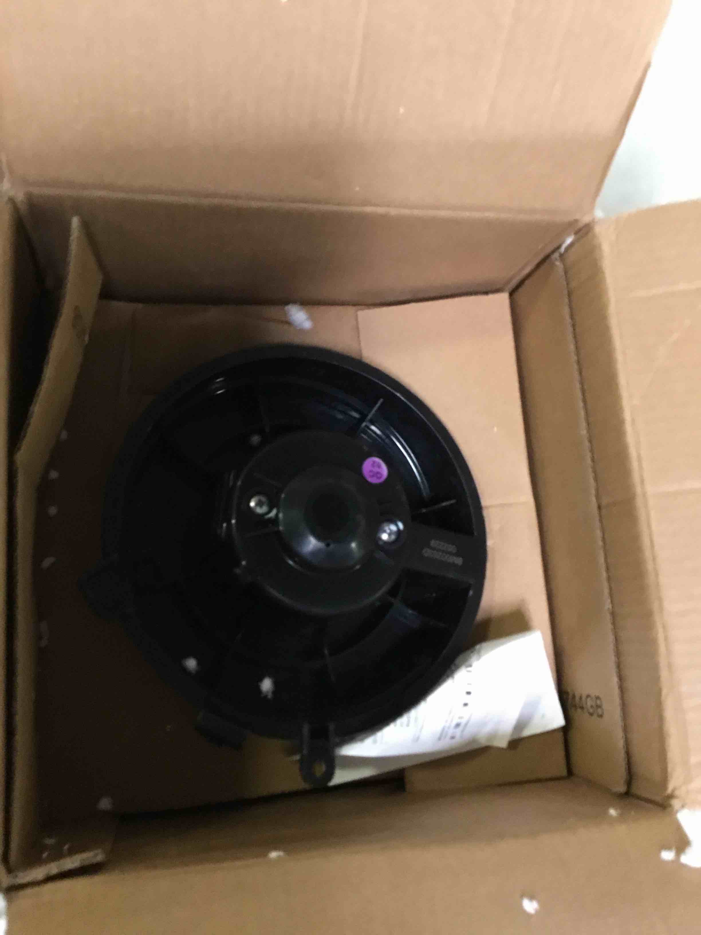 https://s3.amazonaws.com/lotting-images-prod/bidfta/RED5358568_1689599870133.jpeg
