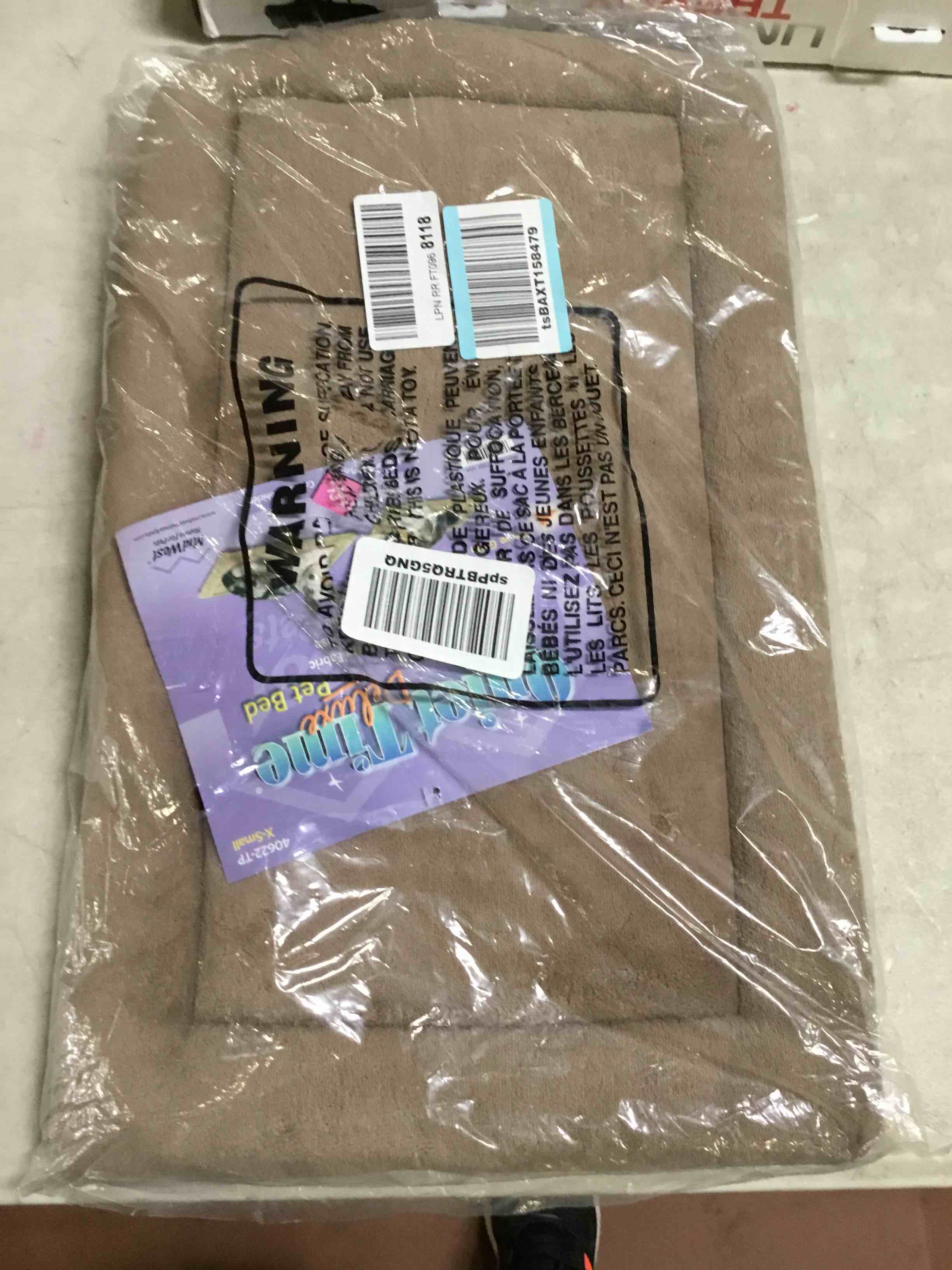https://s3.amazonaws.com/lotting-images-prod/bidfta/RED5358602_1689604163491.jpeg