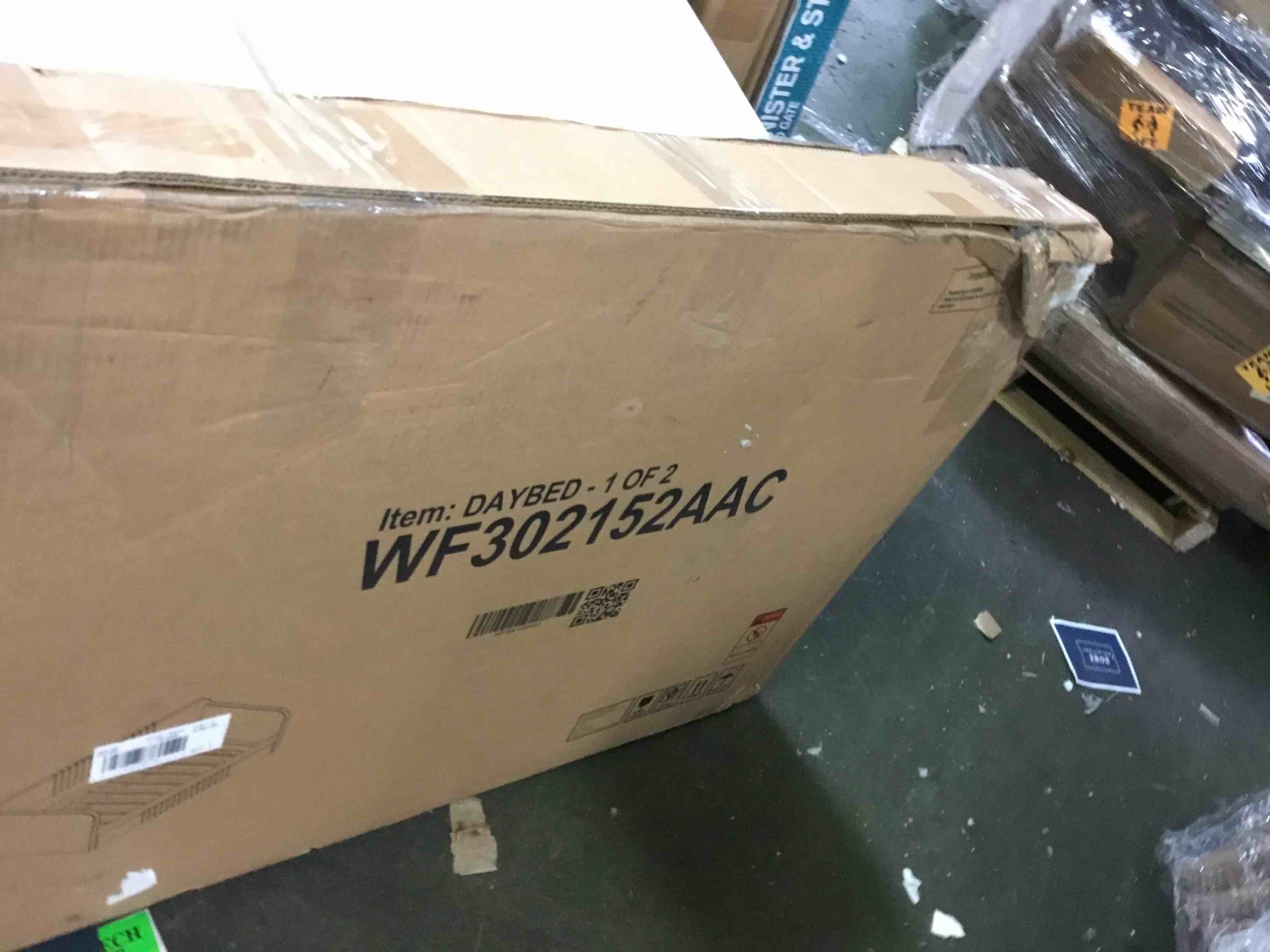 https://s3.amazonaws.com/lotting-images-prod/bidfta/RED5359414_1690377340699.jpeg